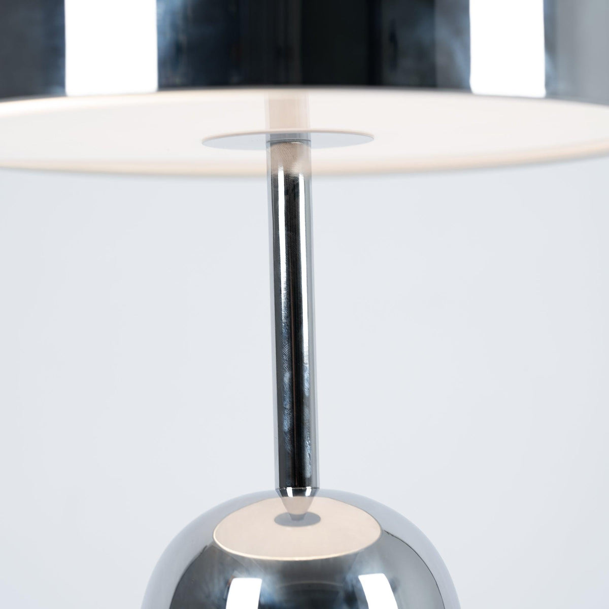Ames Luxury Bell Table Light
