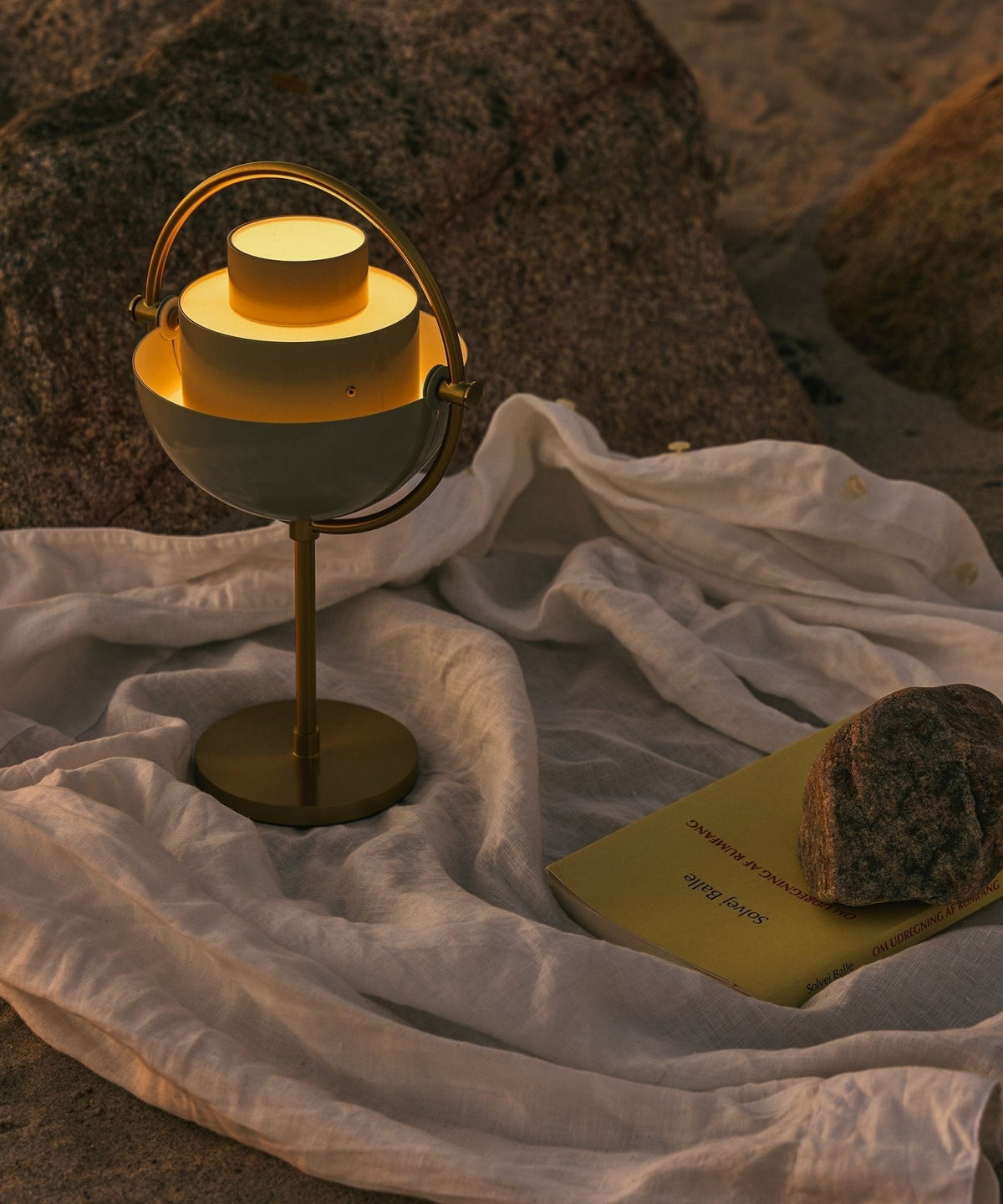 Selanine Modern Table Lamp