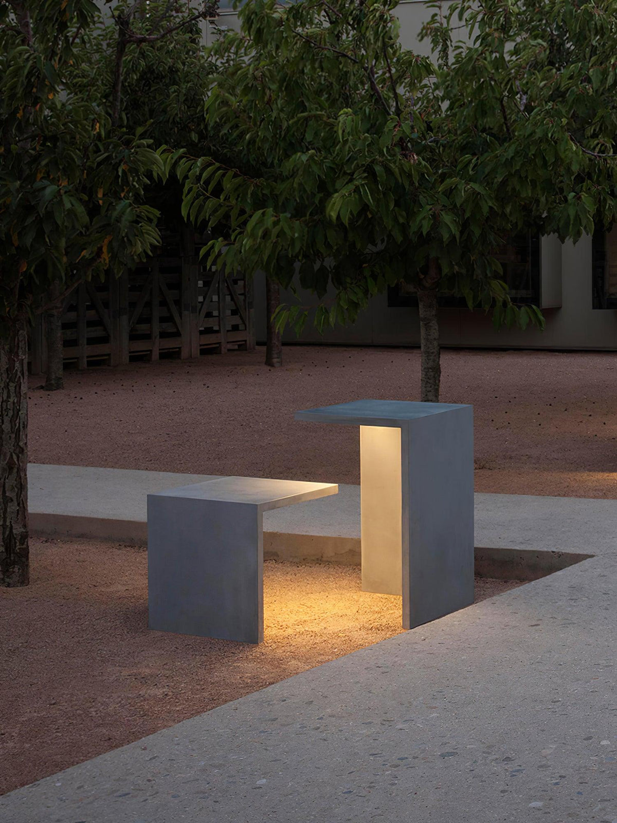 Feriora Modern Steel Table Light
