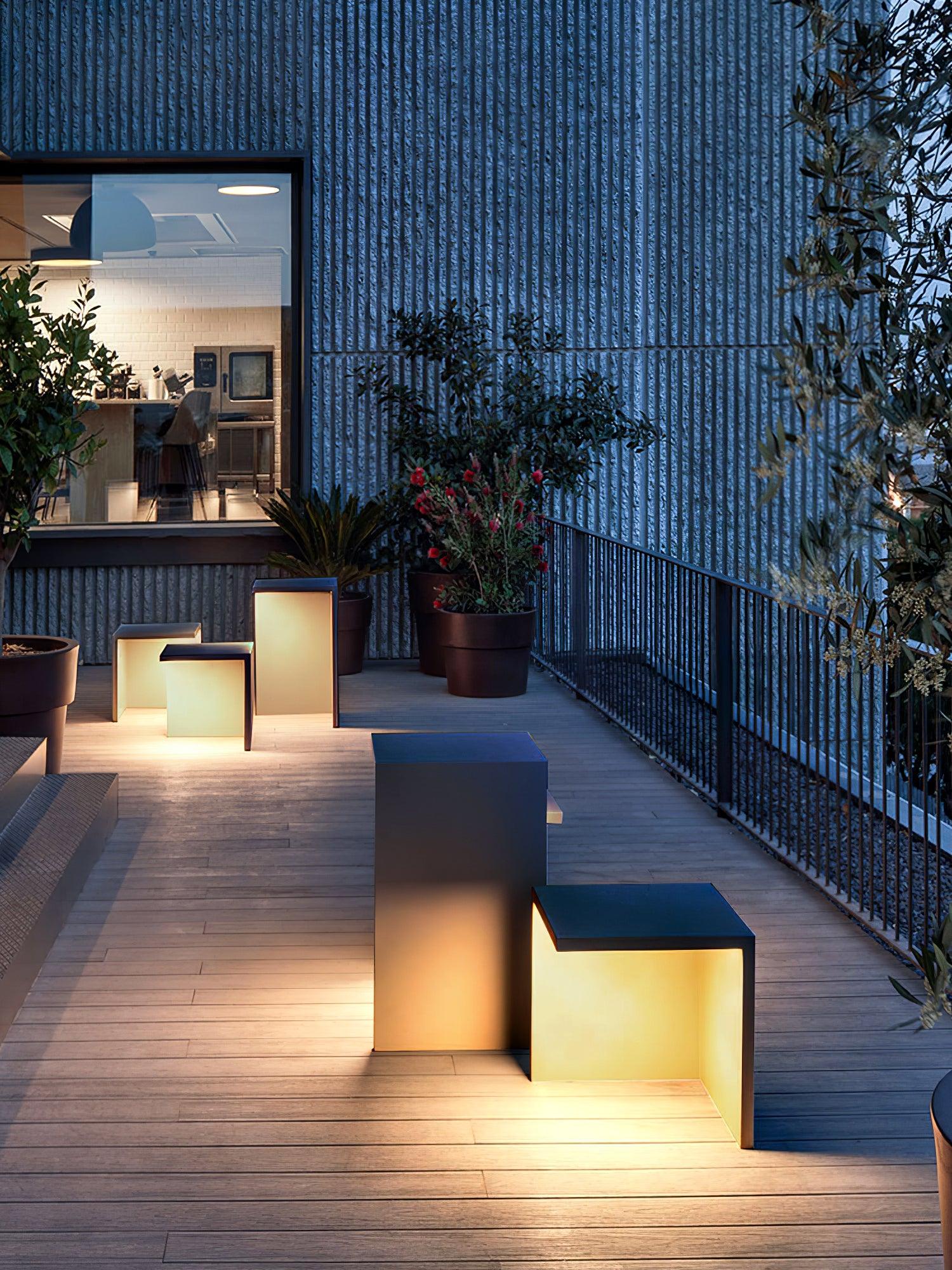 Feriora Modern Steel Table Light