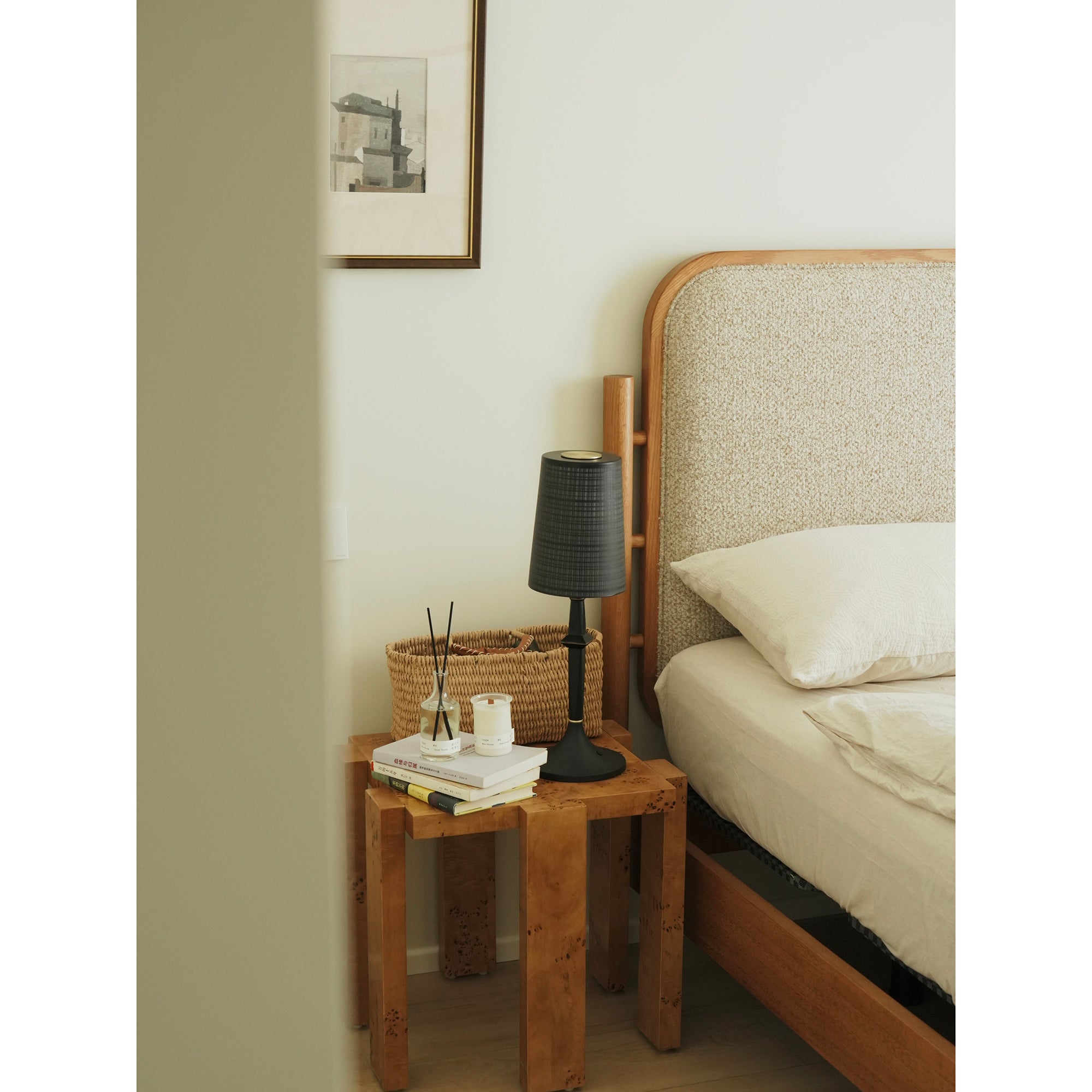 Karma Elvior Iron Table Lamp (Built-in Battery)