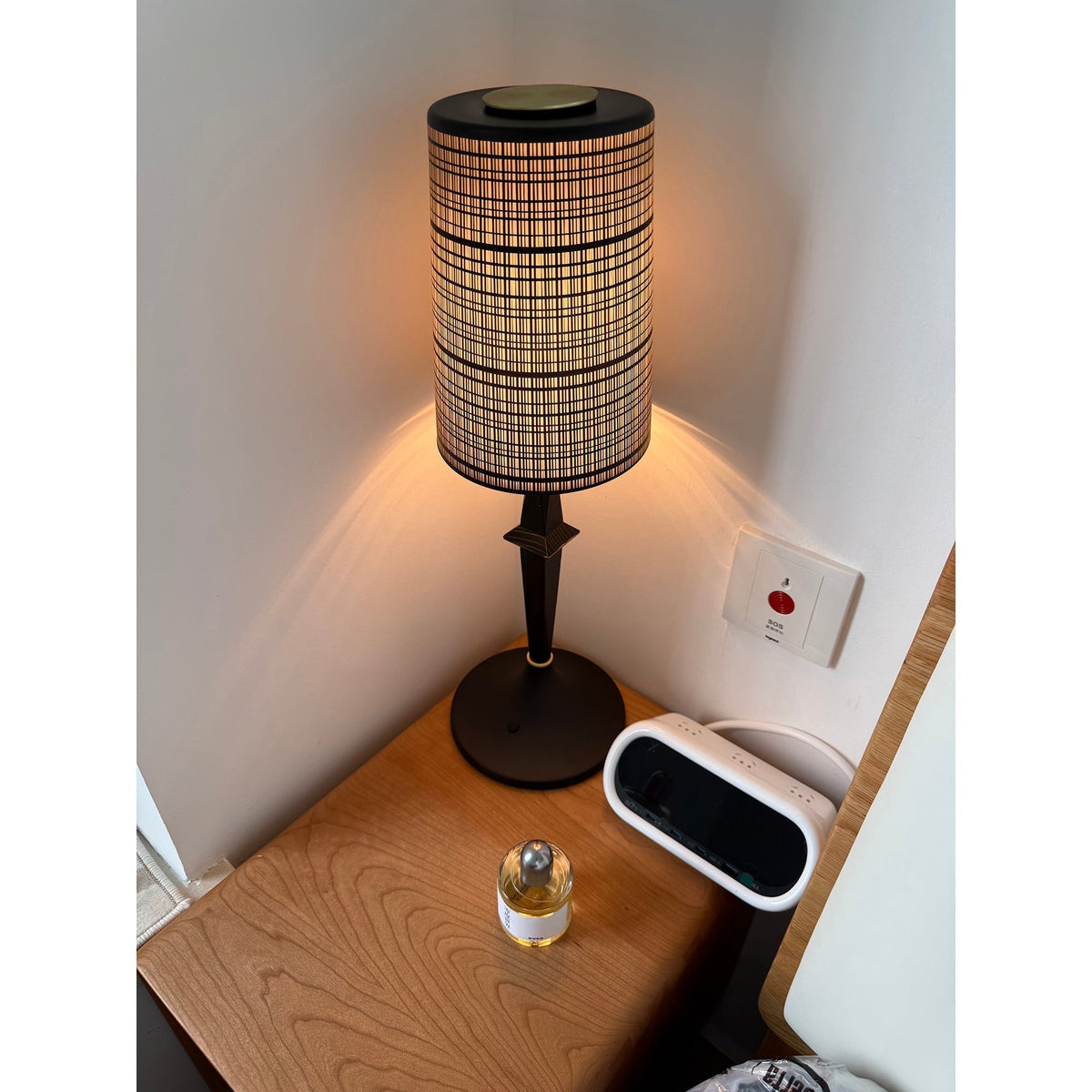 Karma Elvior Iron Table Lamp (Built-in Battery)