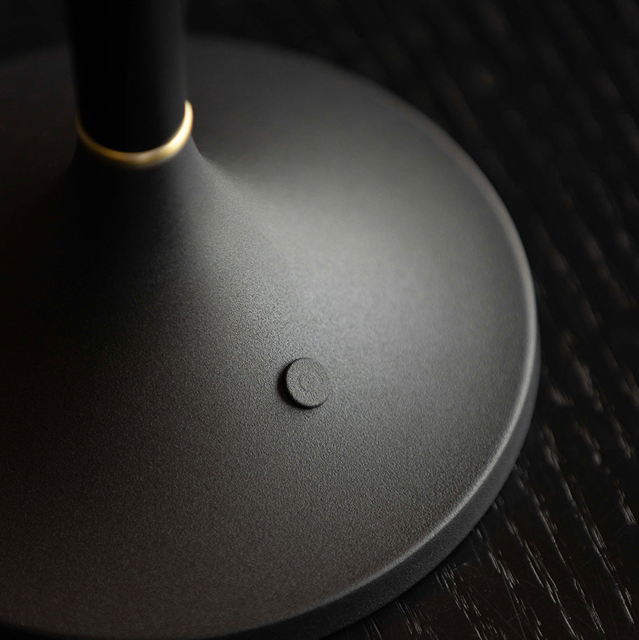 Karma Elvior Iron Table Lamp (Built-in Battery)