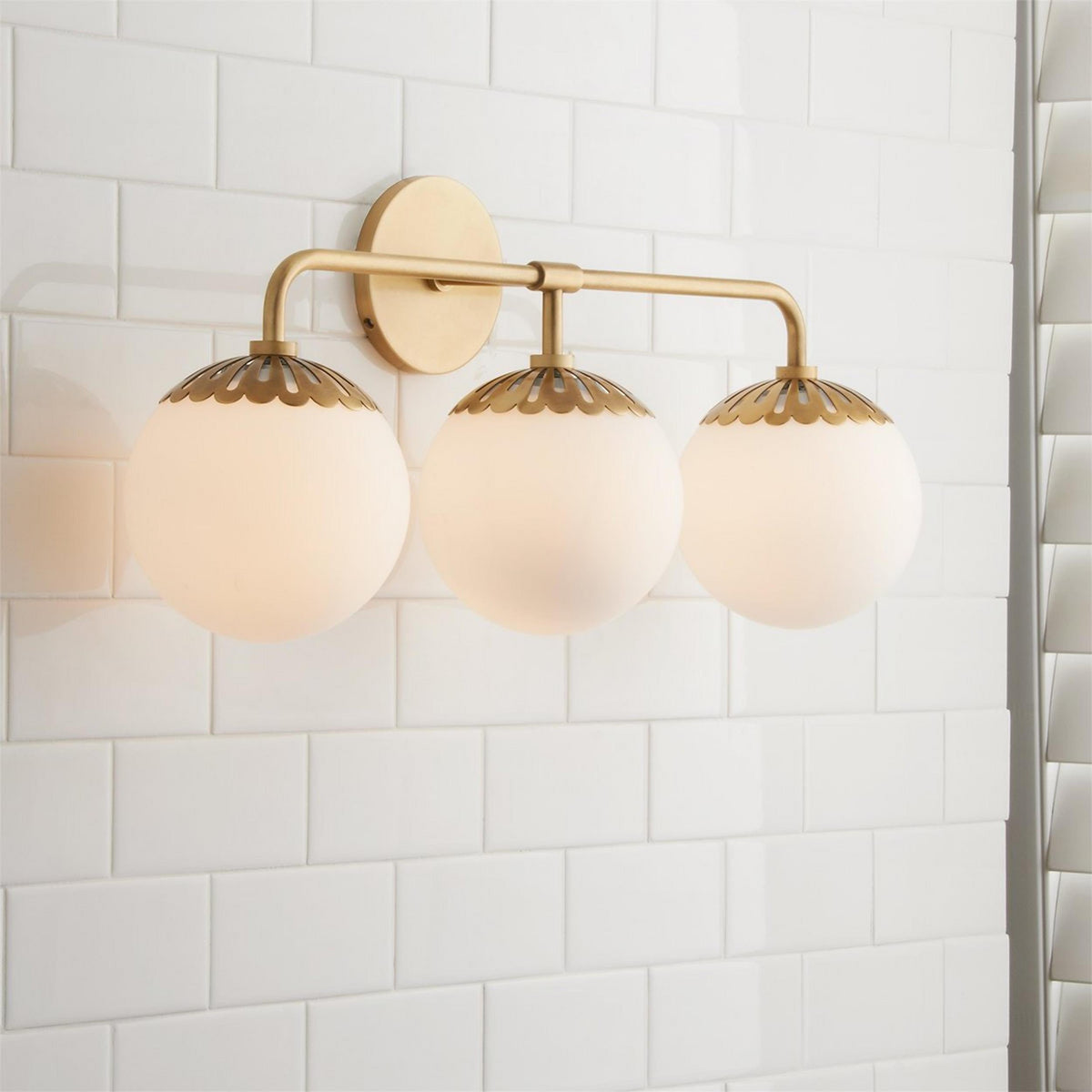 Aveniviella Wall Lamp