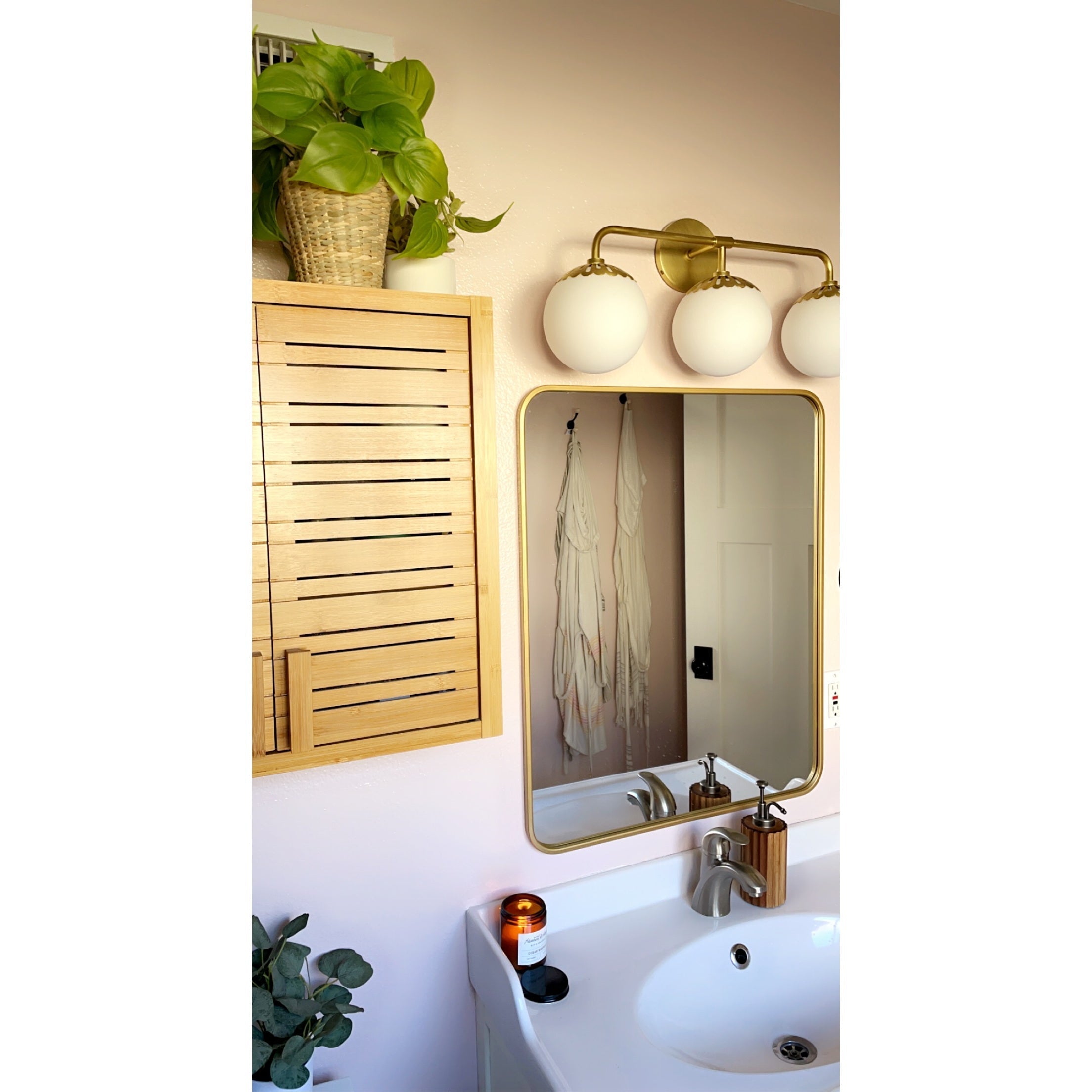Aveniviella Wall Lamp