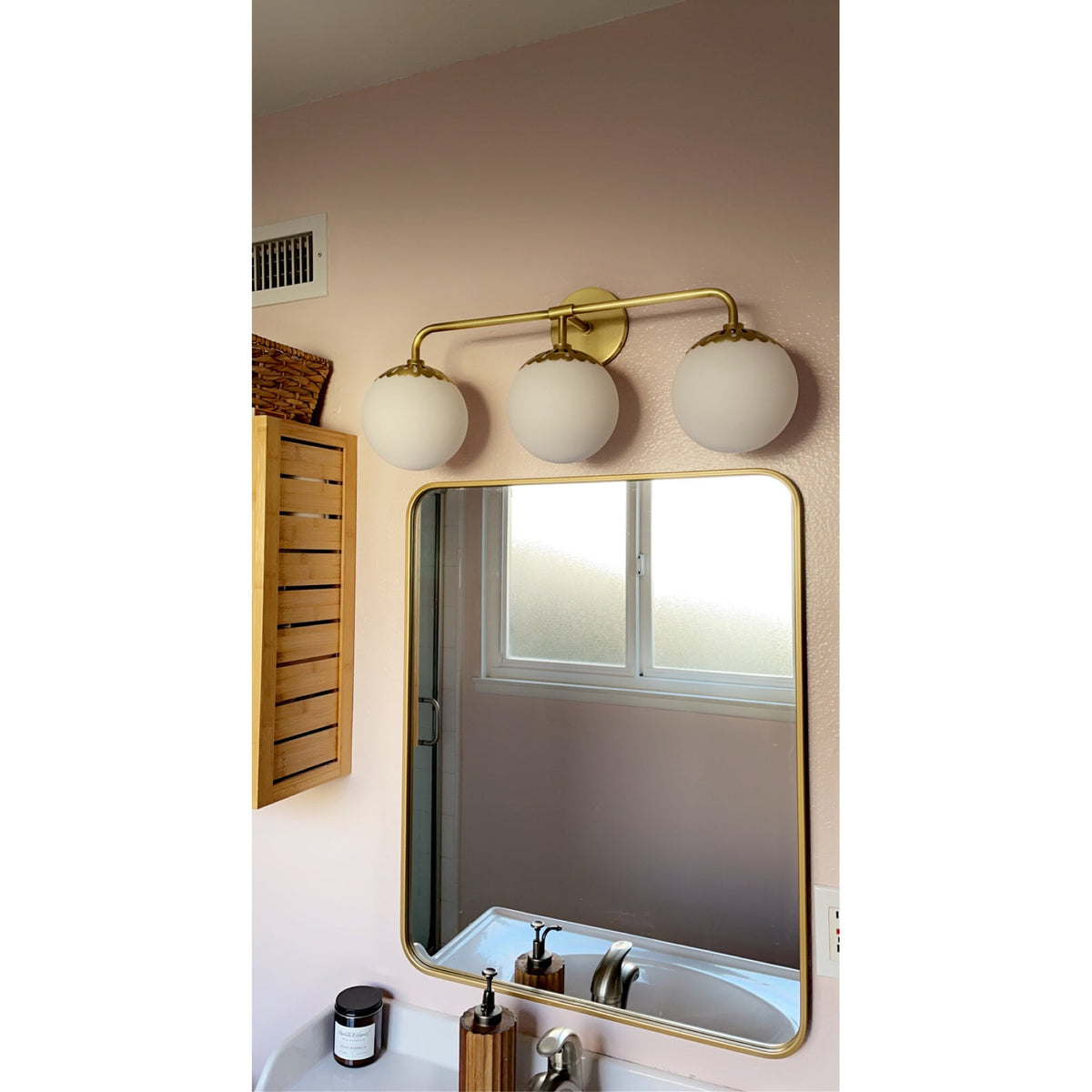 Aveniviella Wall Lamp