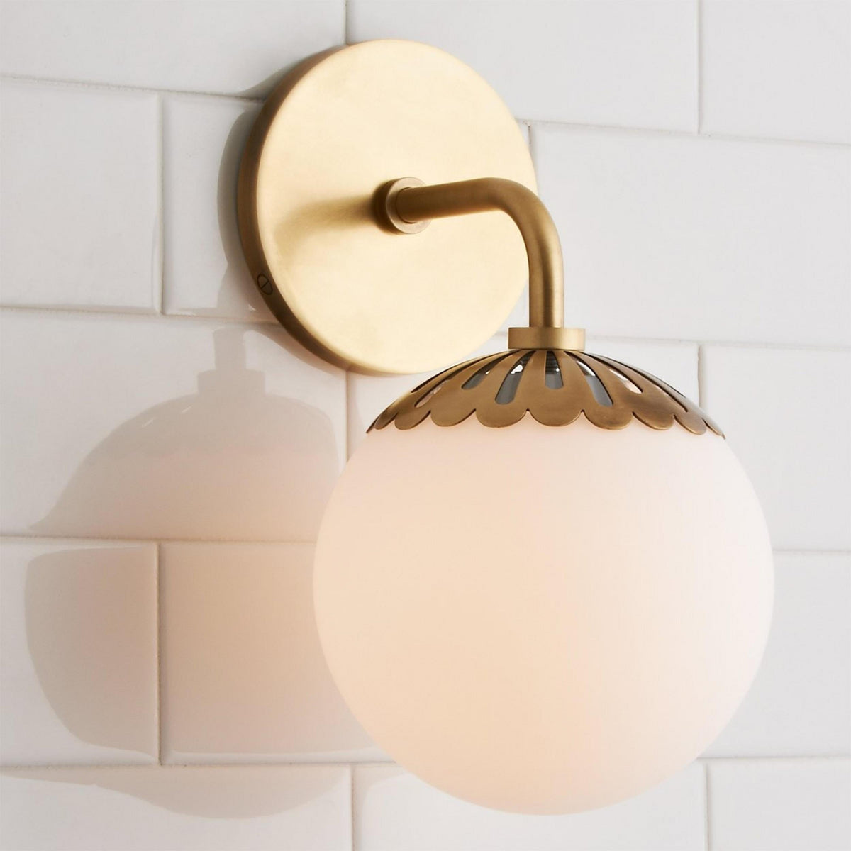 Aveniviella Wall Lamp