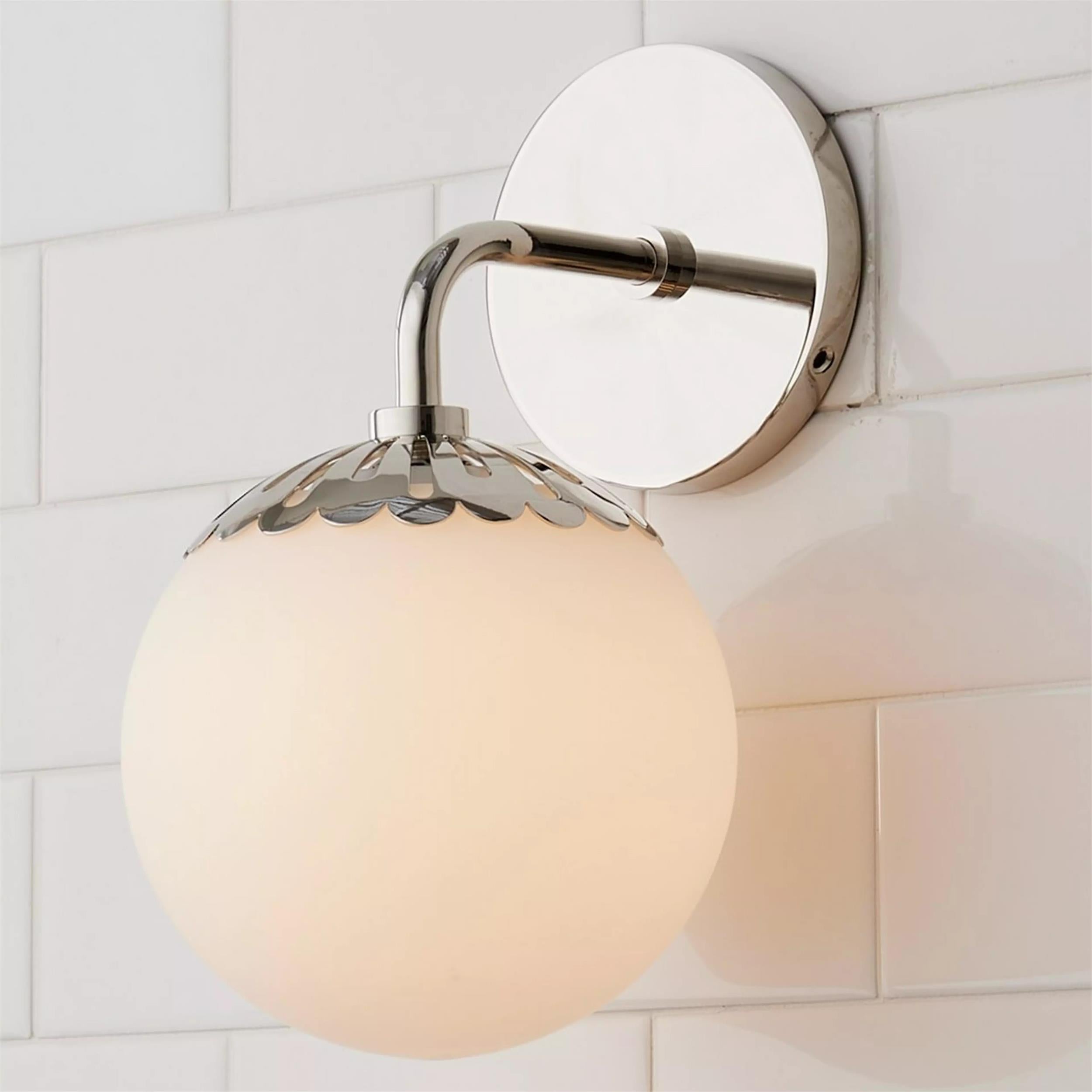 Aveniviella Wall Lamp