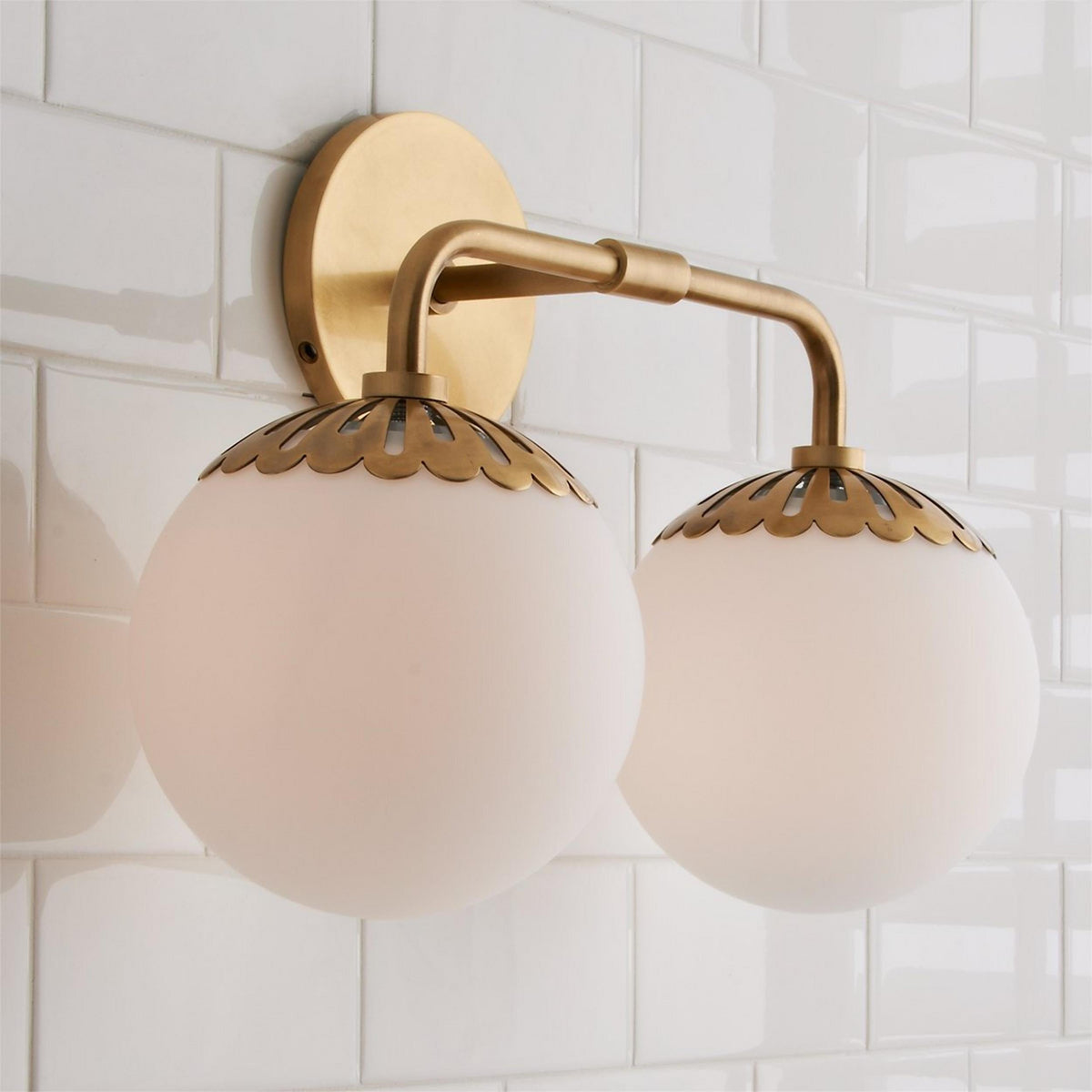 Aveniviella Wall Lamp