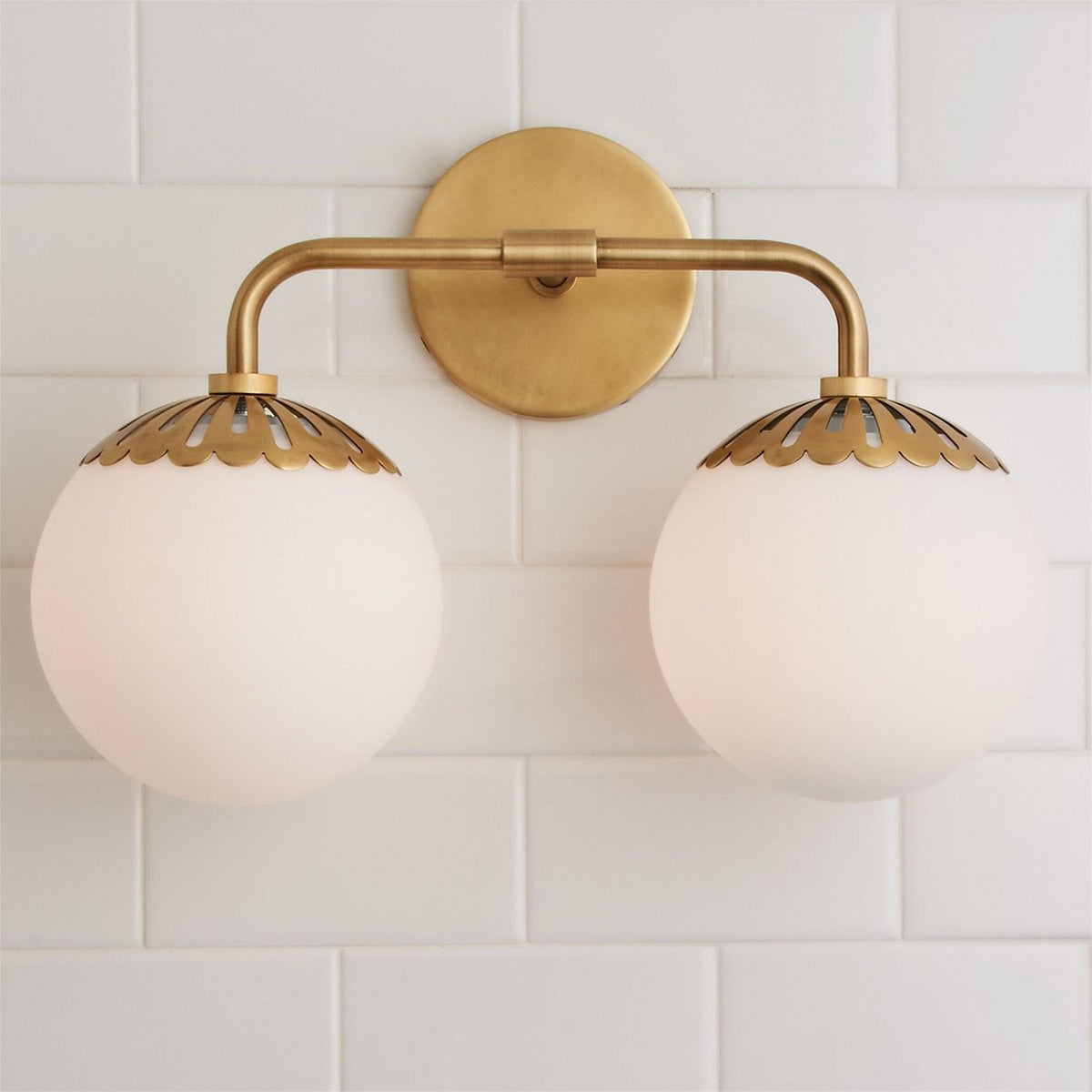 Aveniviella Wall Lamp