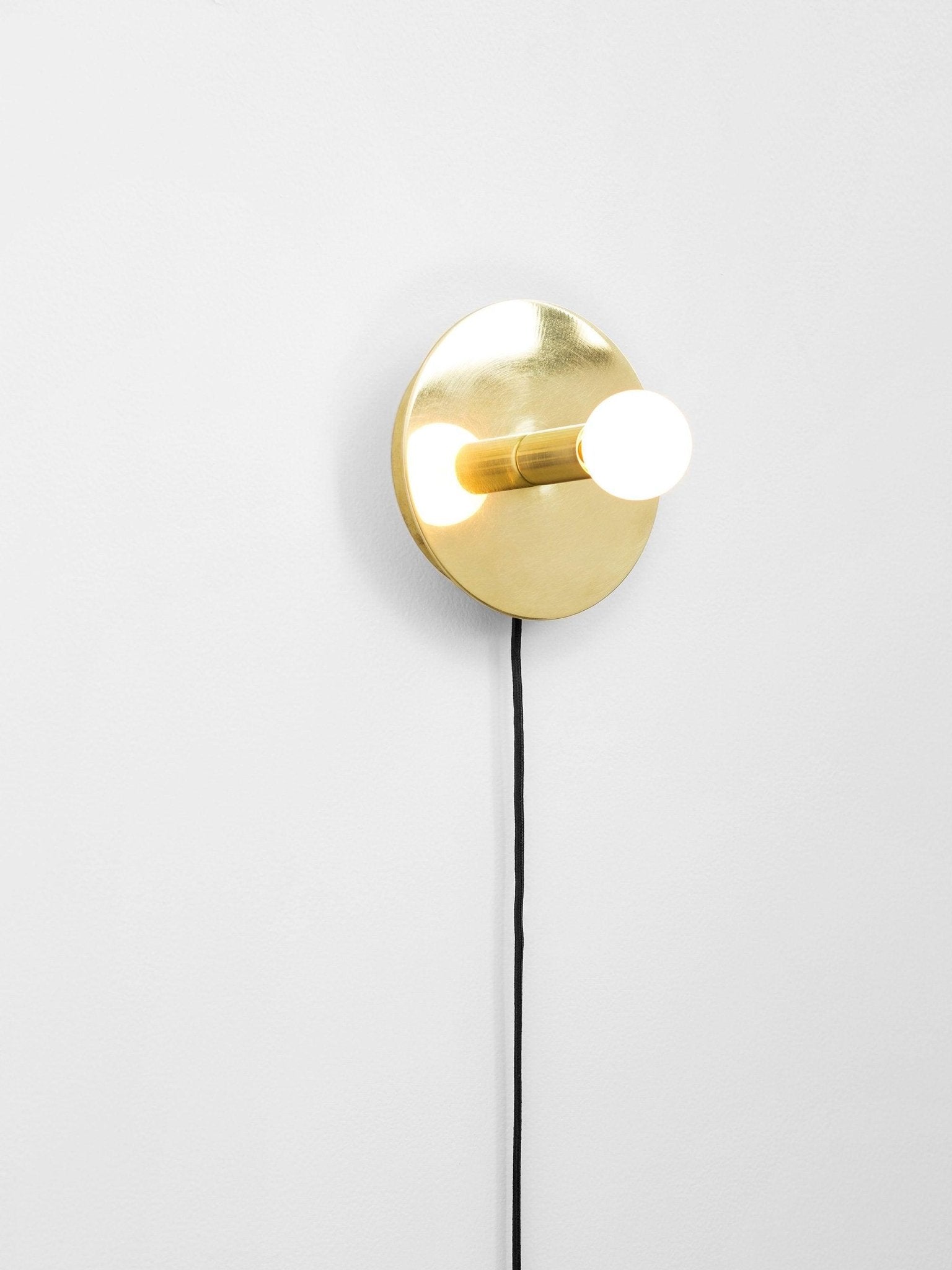 Soluise Wall Lamp Brass Bulb