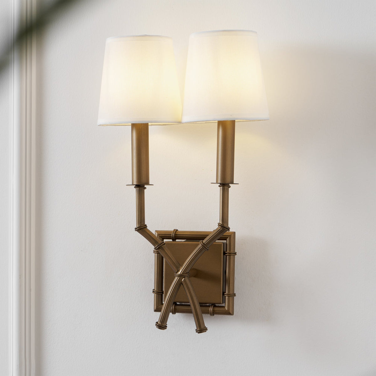 Yelp Wall Lamp