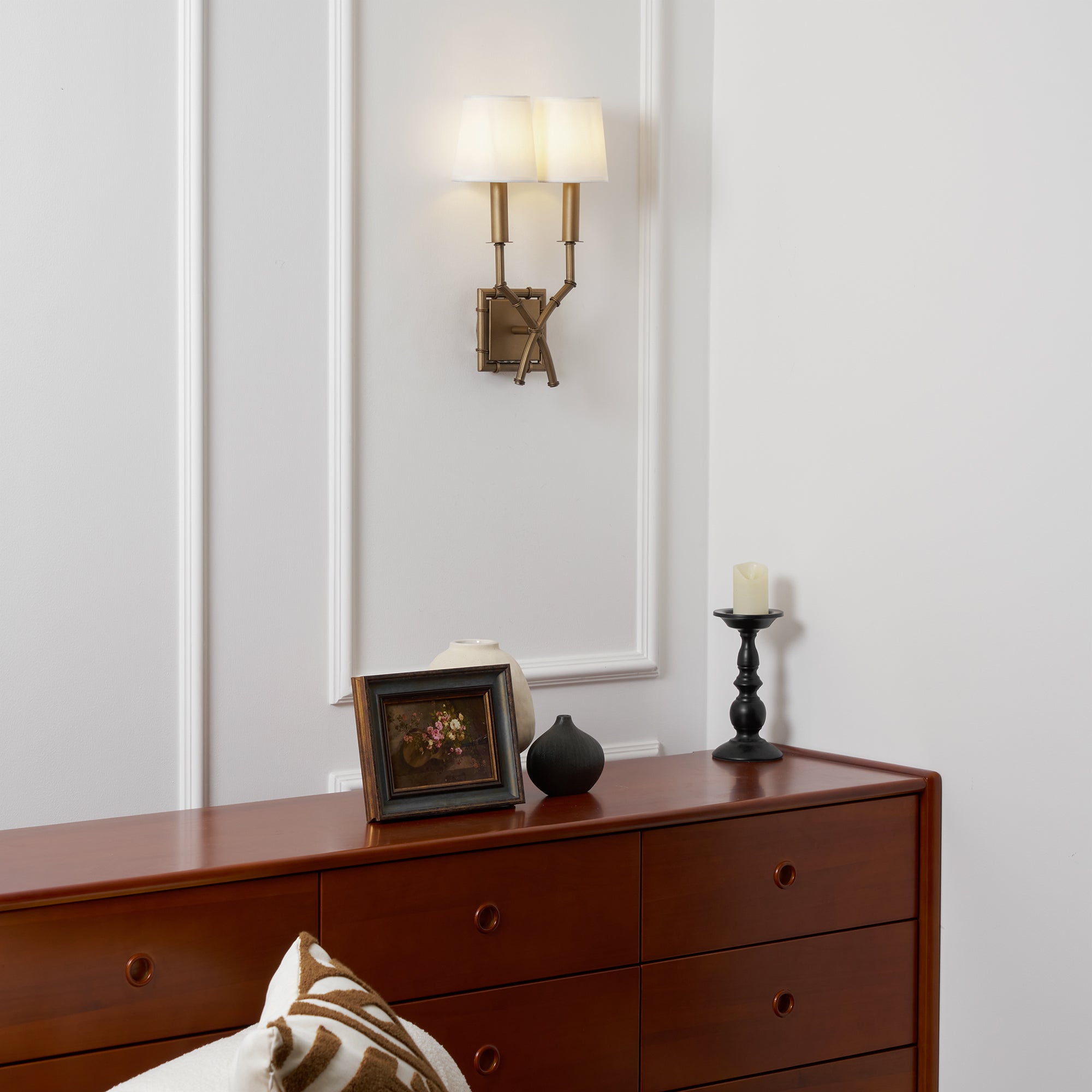Yelp Wall Lamp