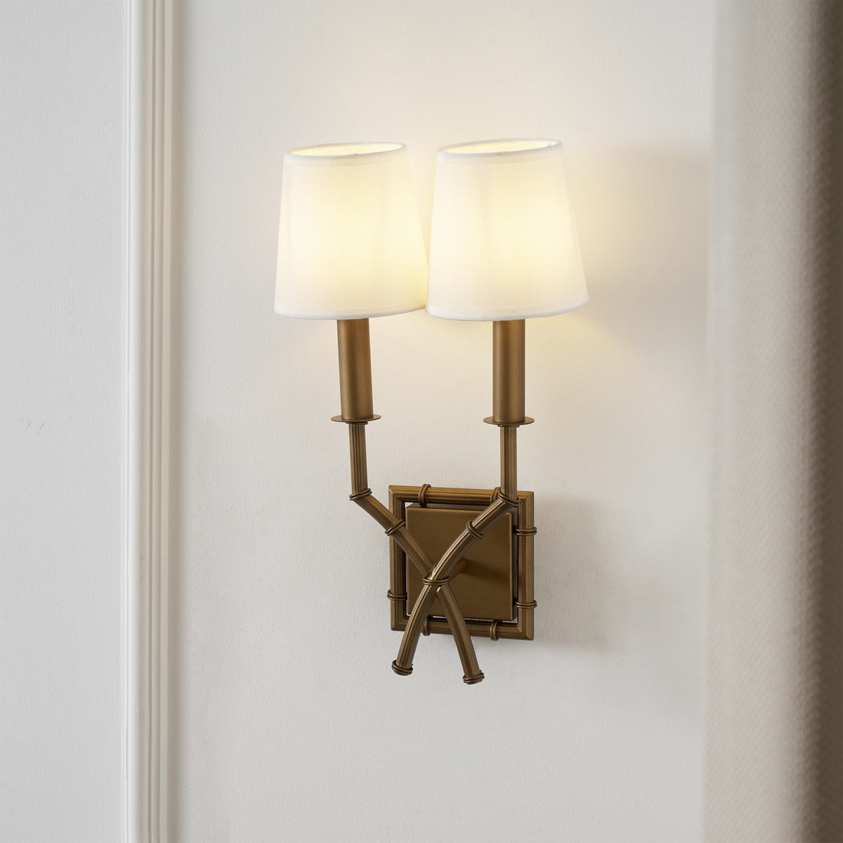 Yelp Wall Lamp