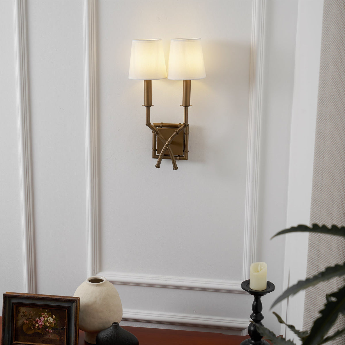 Yelp Wall Lamp