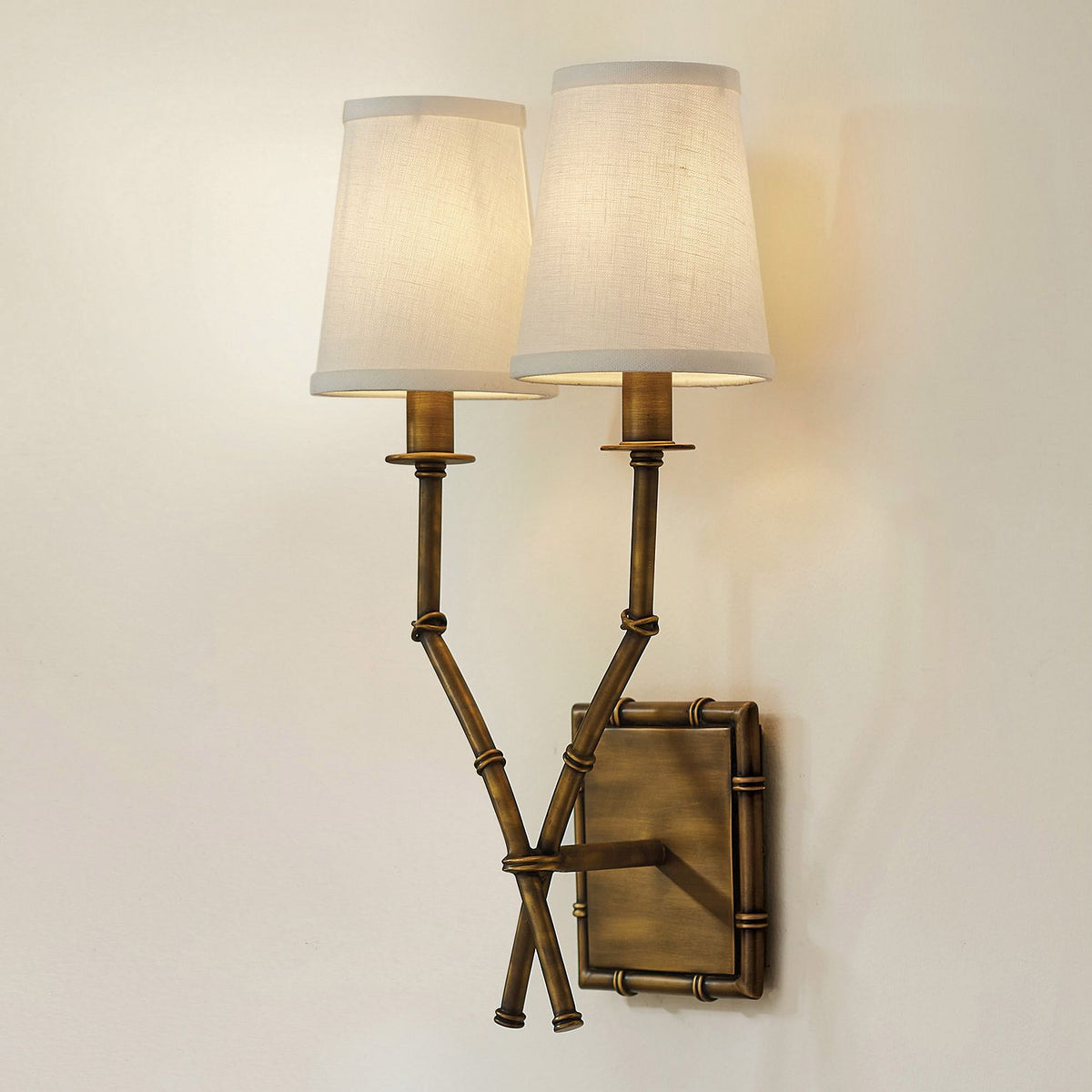Yelp Wall Lamp