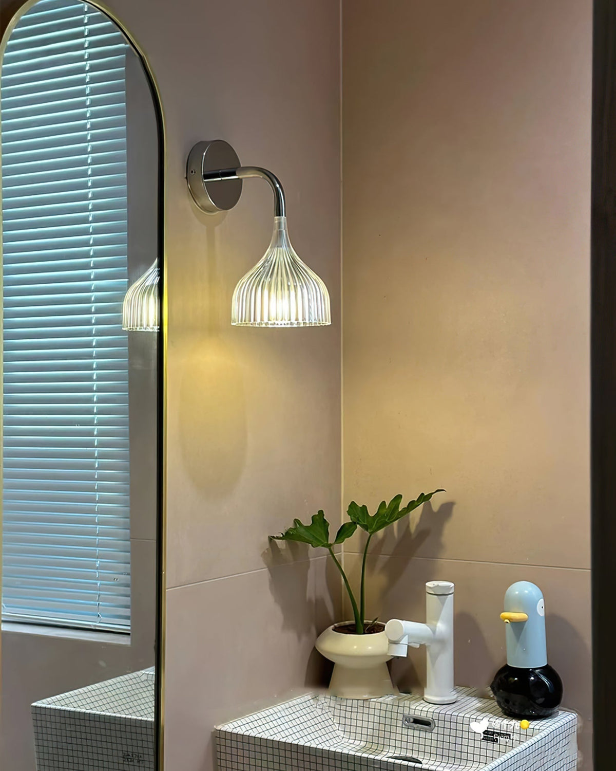 Aurzorus Modern Minimalist Plastic Wall Lamp