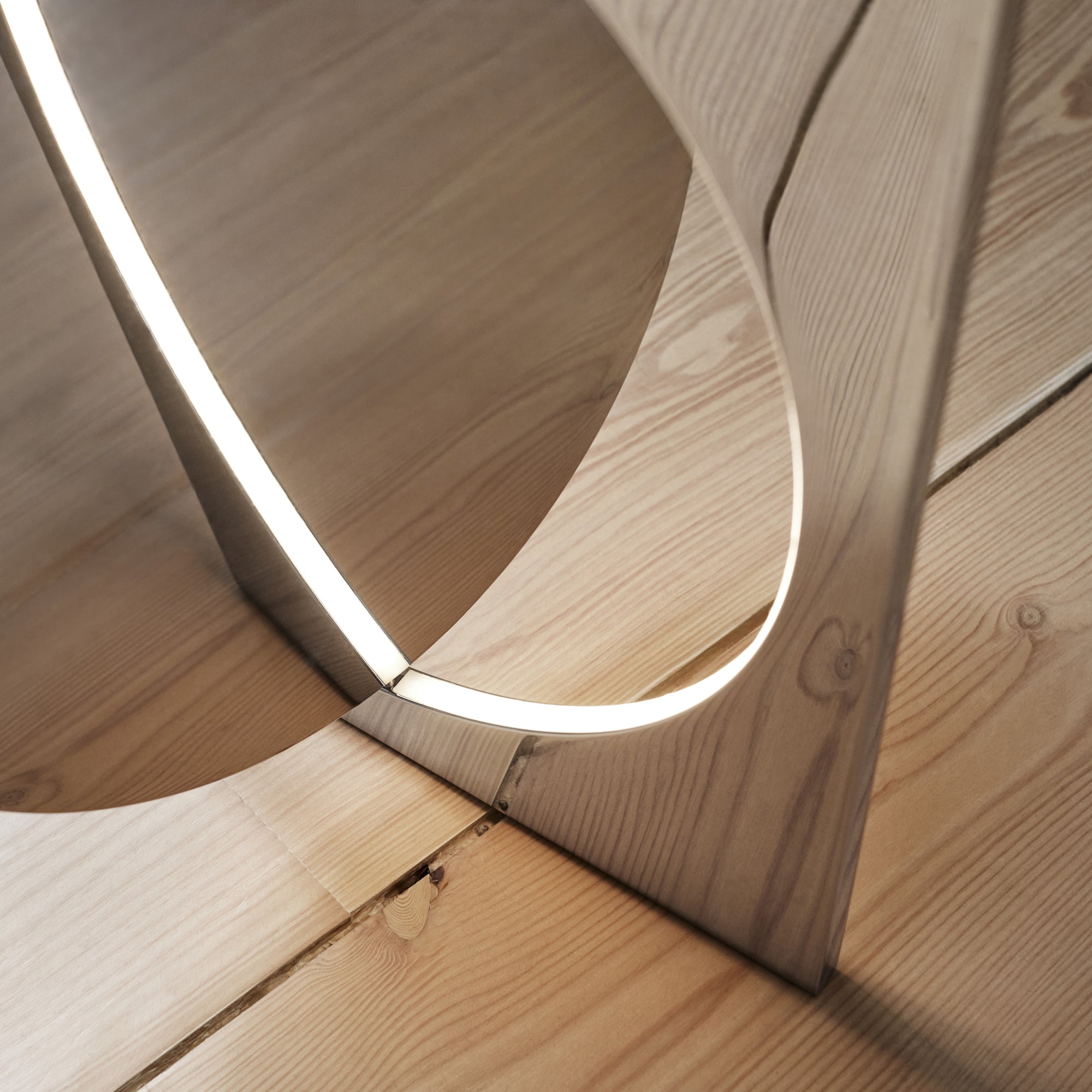 Gami Modern Table Lamp