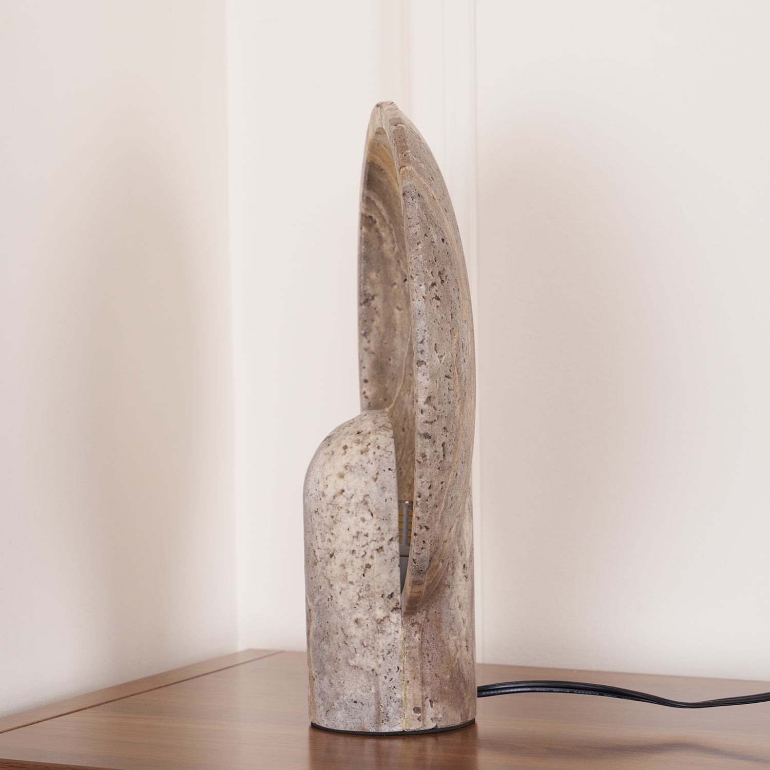 Valemu Saucer-Base Travertine Table Lamp