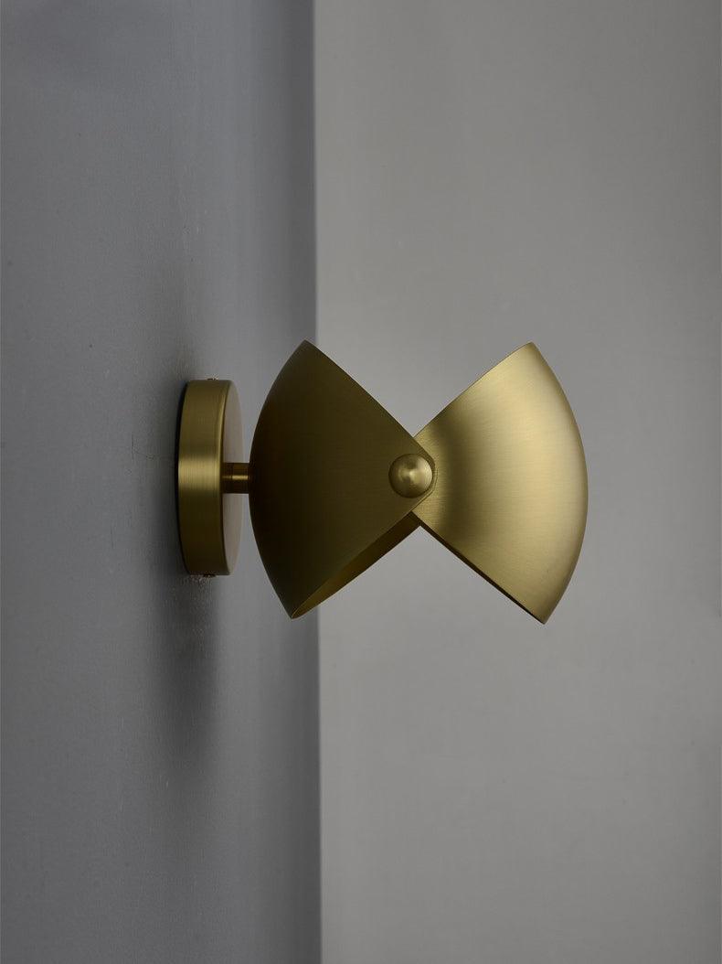 Casirette Elegant Brass Wall Lamp