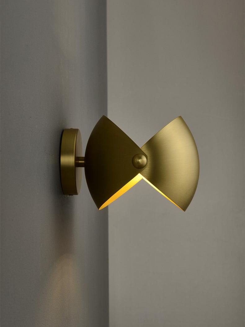 Casirette Elegant Brass Wall Lamp