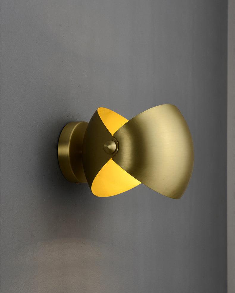 Casirette Elegant Brass Wall Lamp