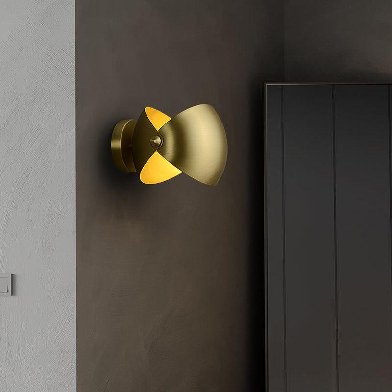 Casirette Elegant Brass Wall Lamp
