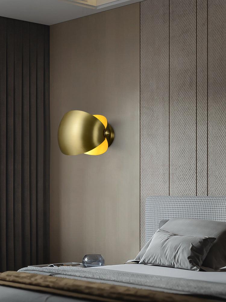 Casirette Elegant Brass Wall Lamp