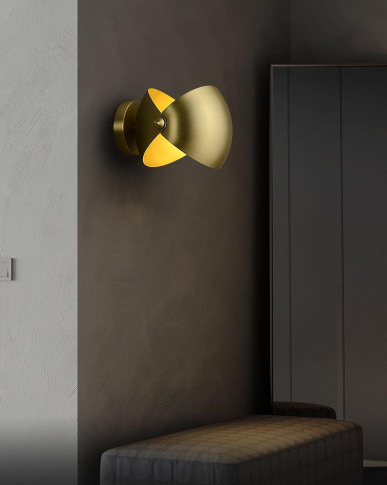 Casirette Elegant Brass Wall Lamp