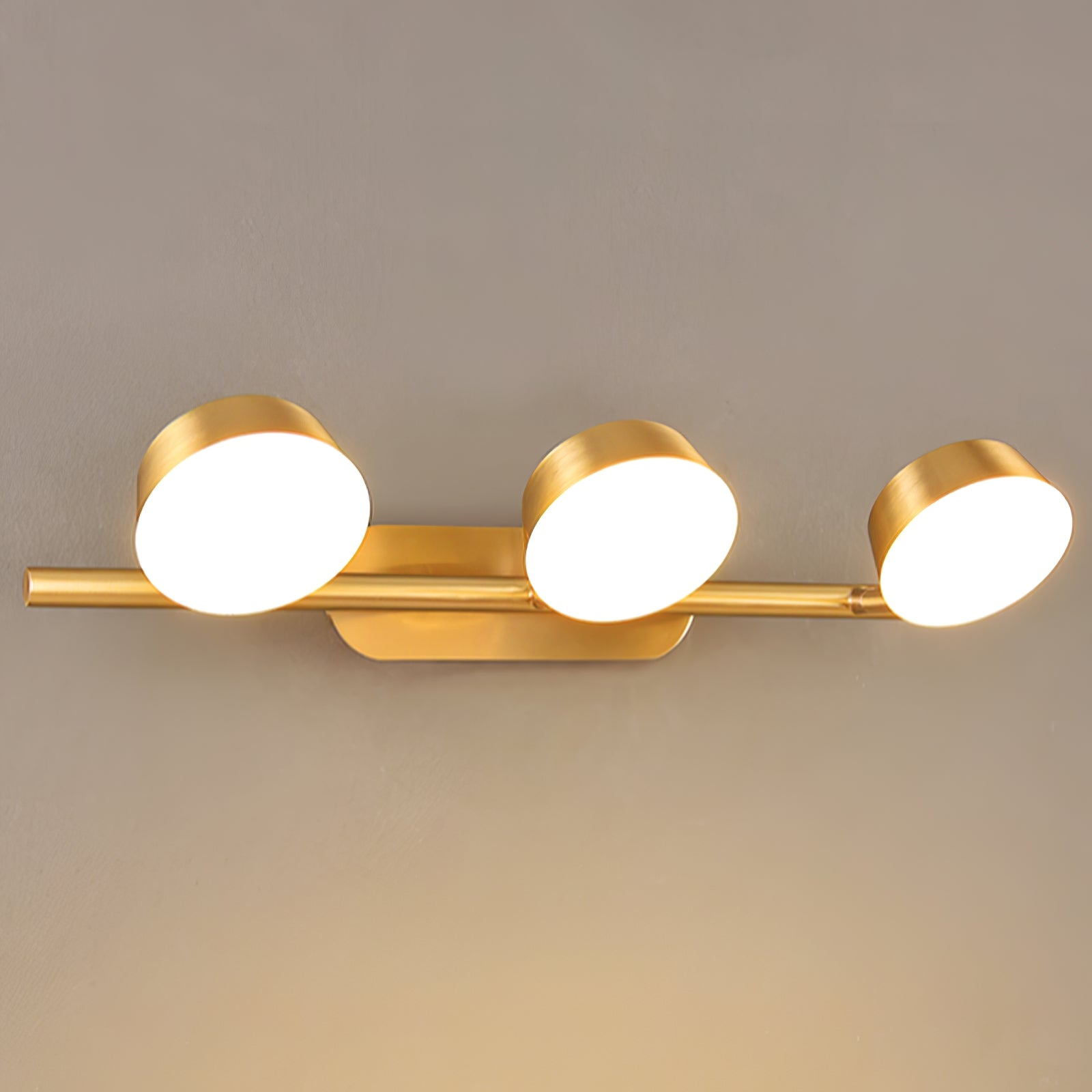 Xara Premium Elegance Vanity Brass Wall Light