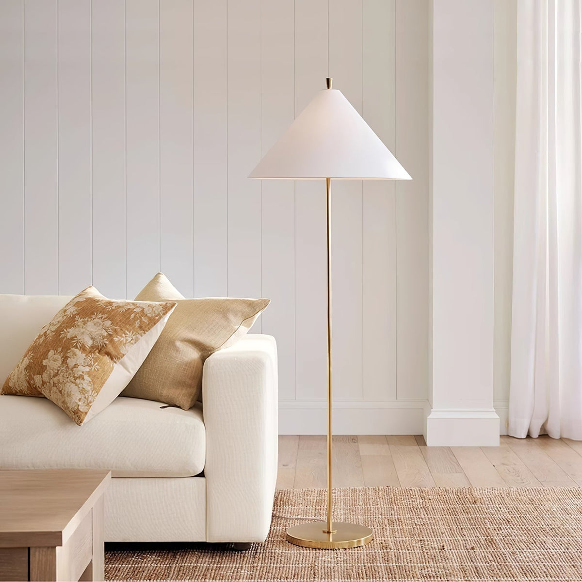 Urath Minimalist Brass Floor Lamp
