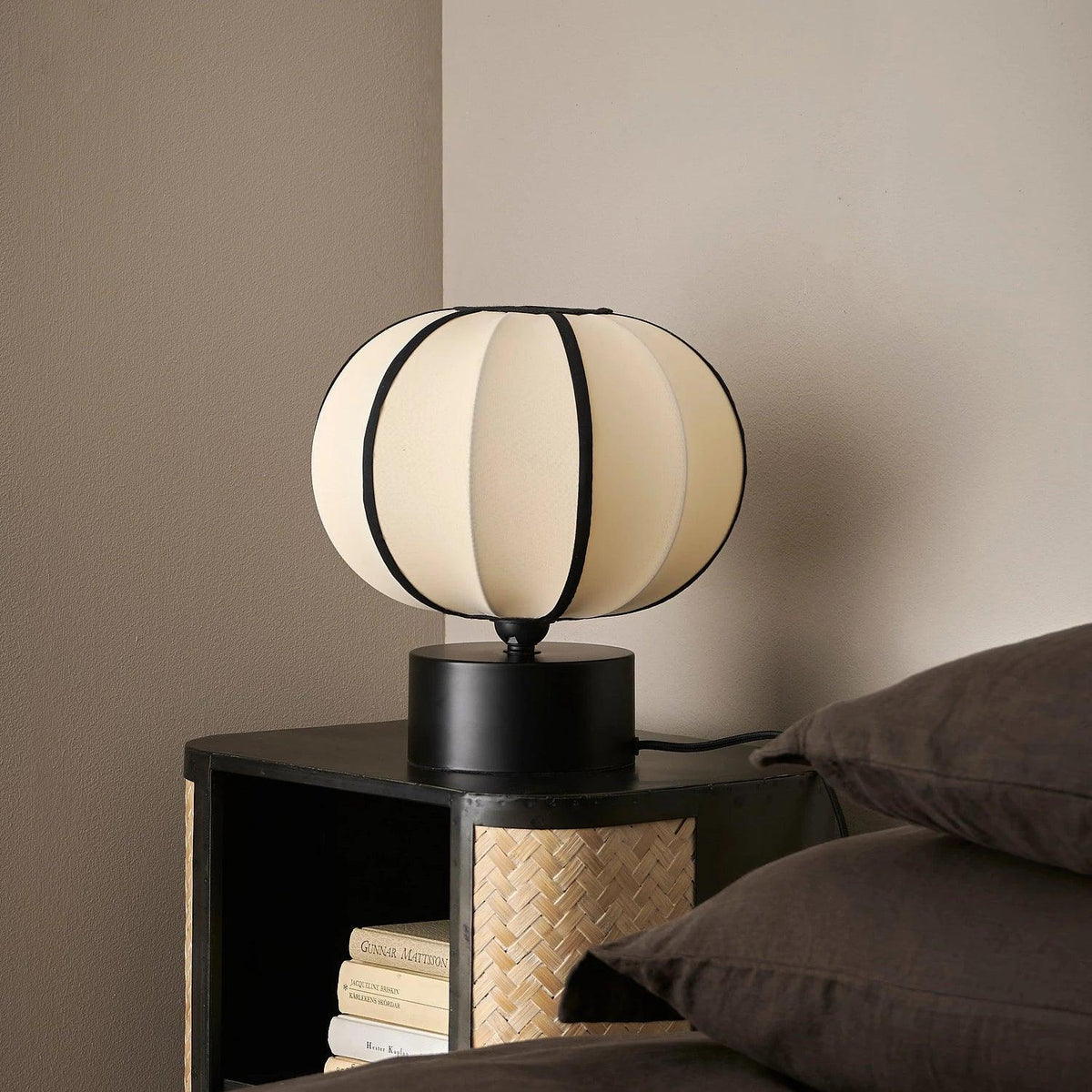 Blugan Contemporary Table Lamp