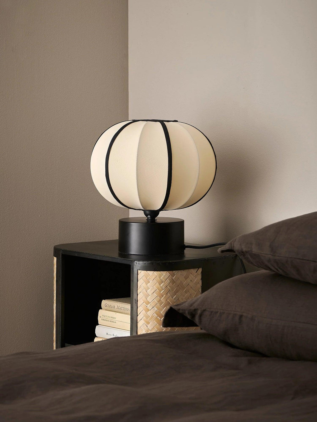 Blugan Contemporary Table Lamp