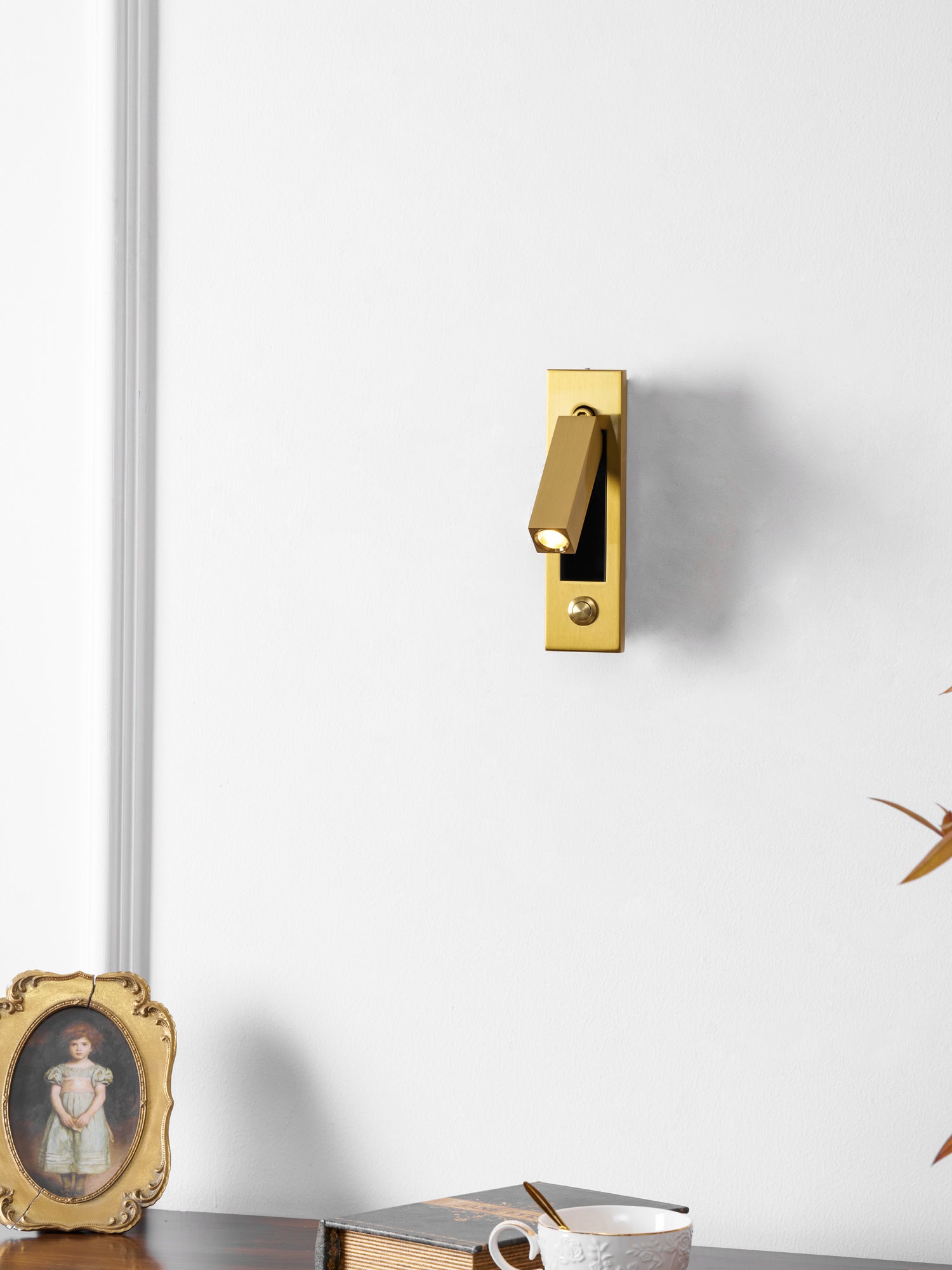 Everwick Embedded Bedside Indoor Wall Light