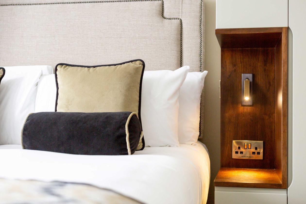 Everwick Embedded Bedside Indoor Wall Light