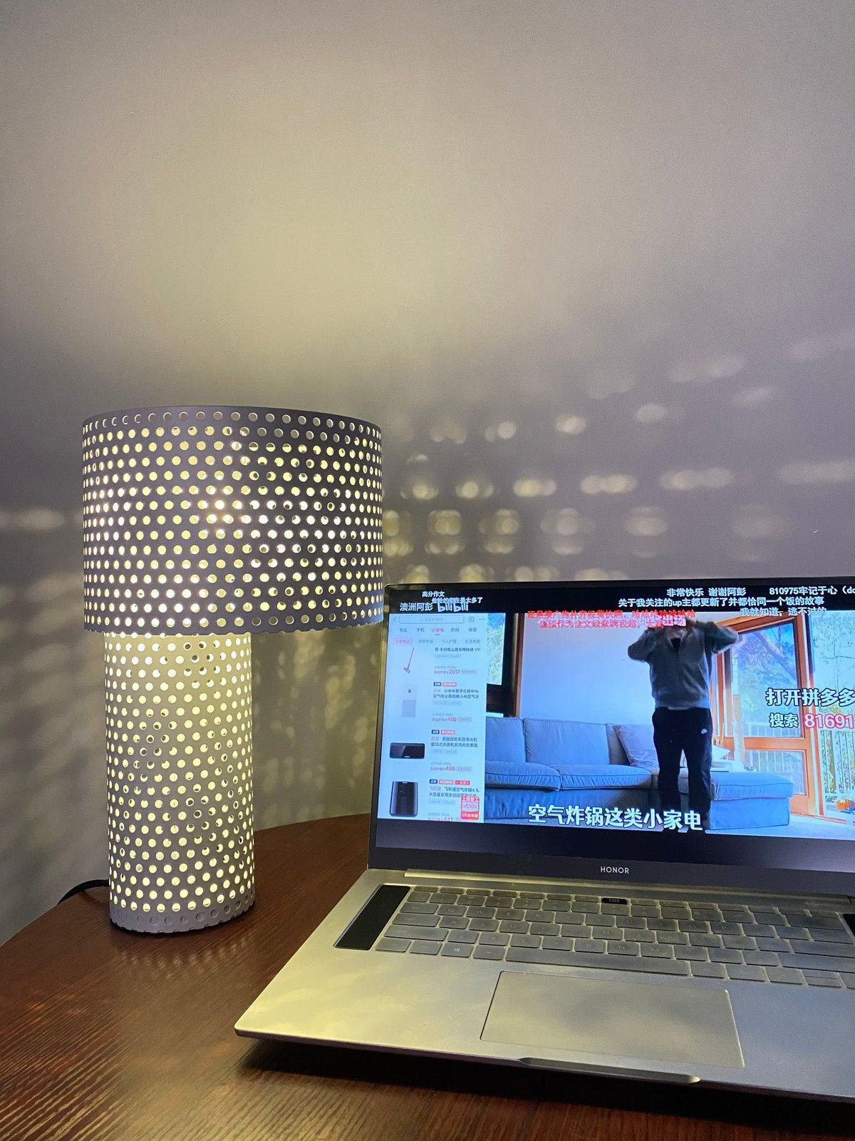 Ilsolyra Table Lamp