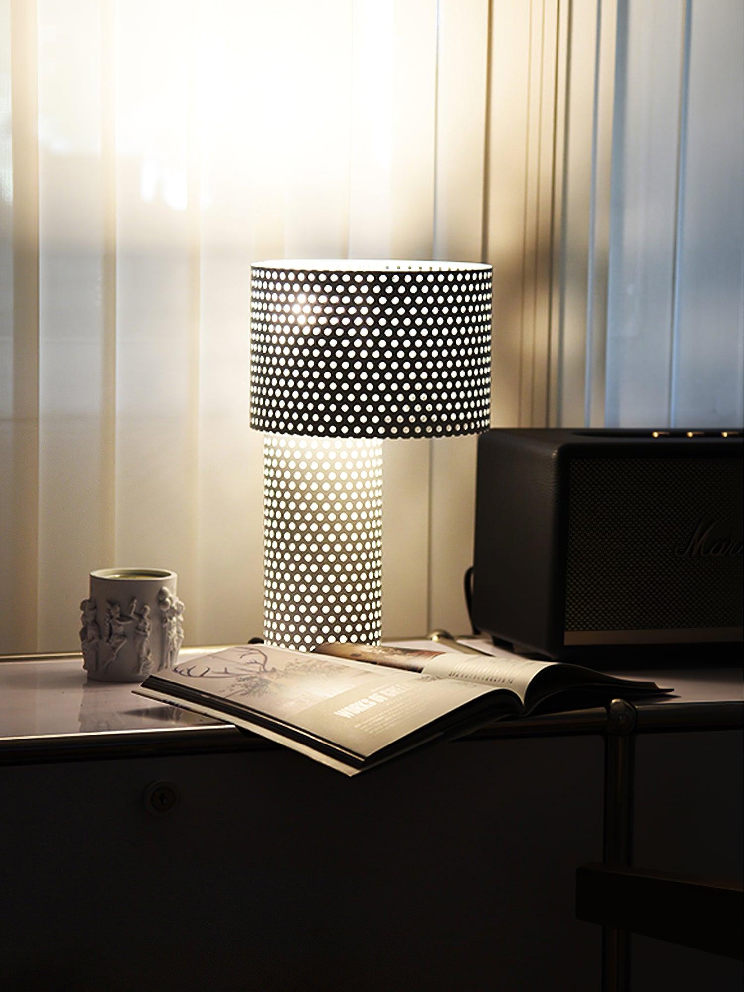 Ilsolyra Table Lamp