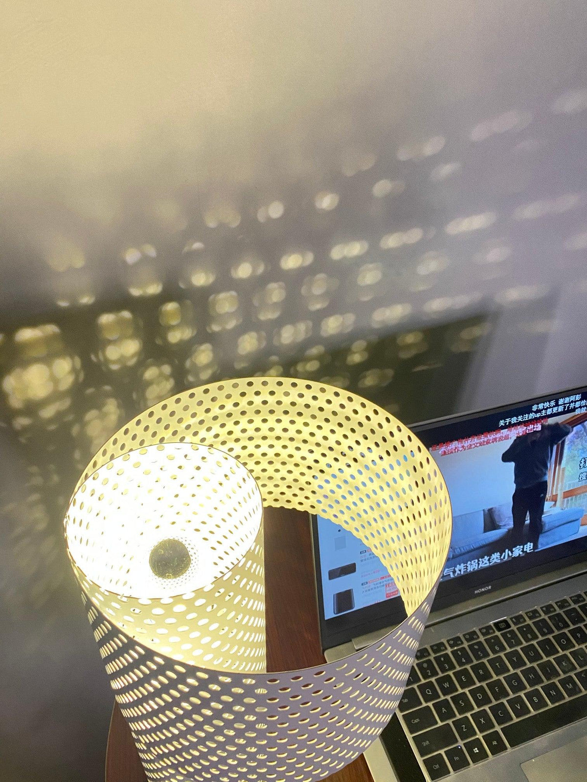Ilsolyra Table Lamp