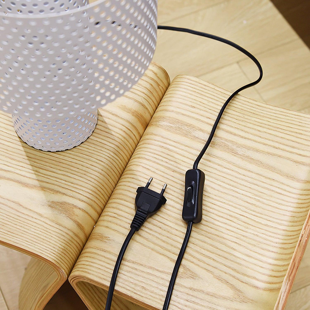 Ilsolyra Table Lamp