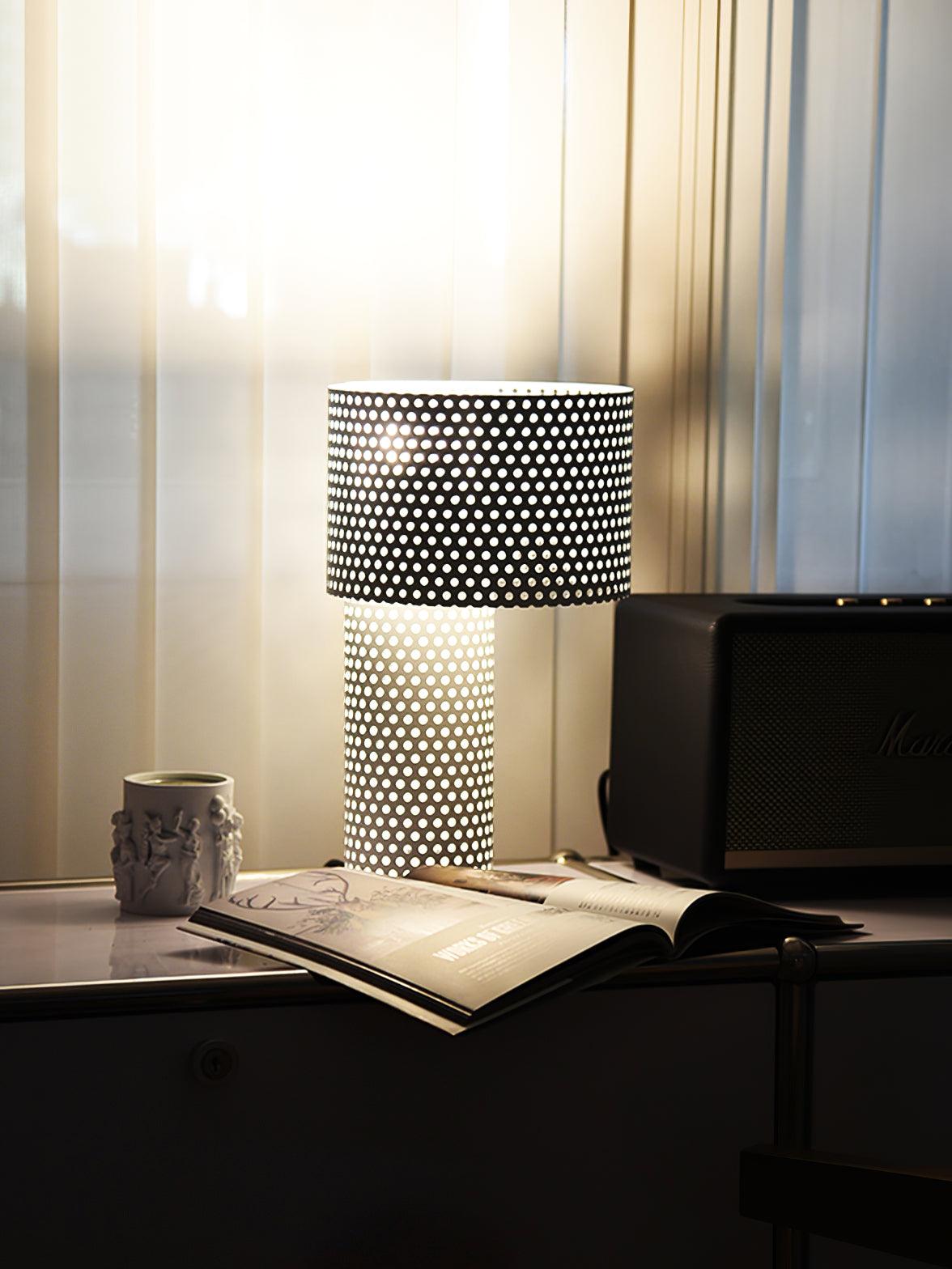 Ilsolyra Table Lamp