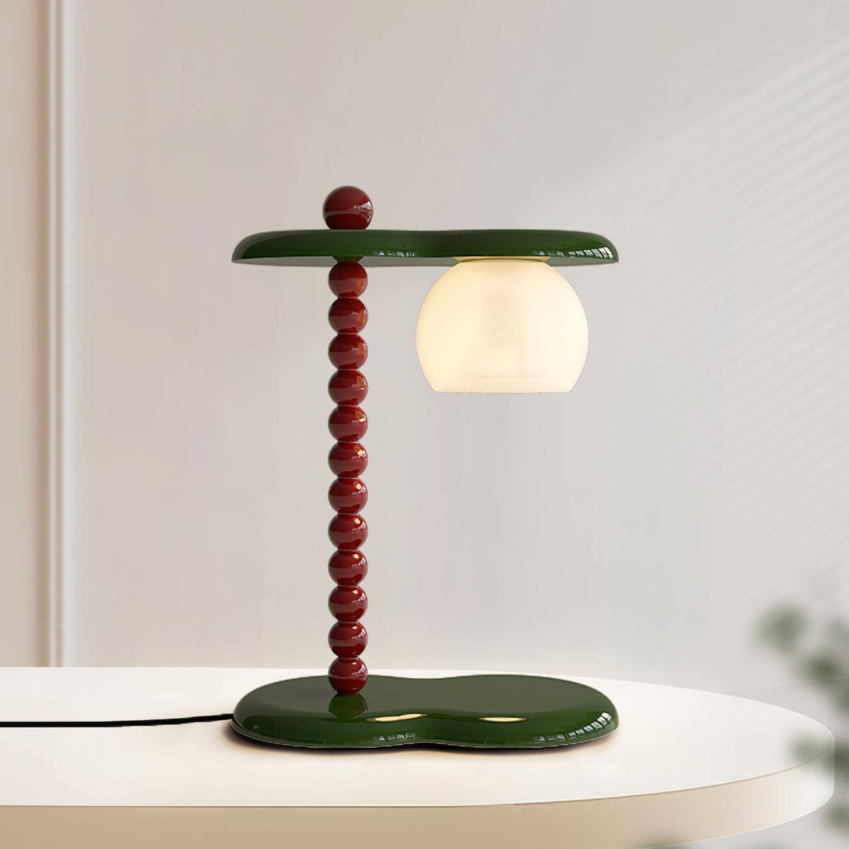 Viloce Resin Traditional Table Lamp