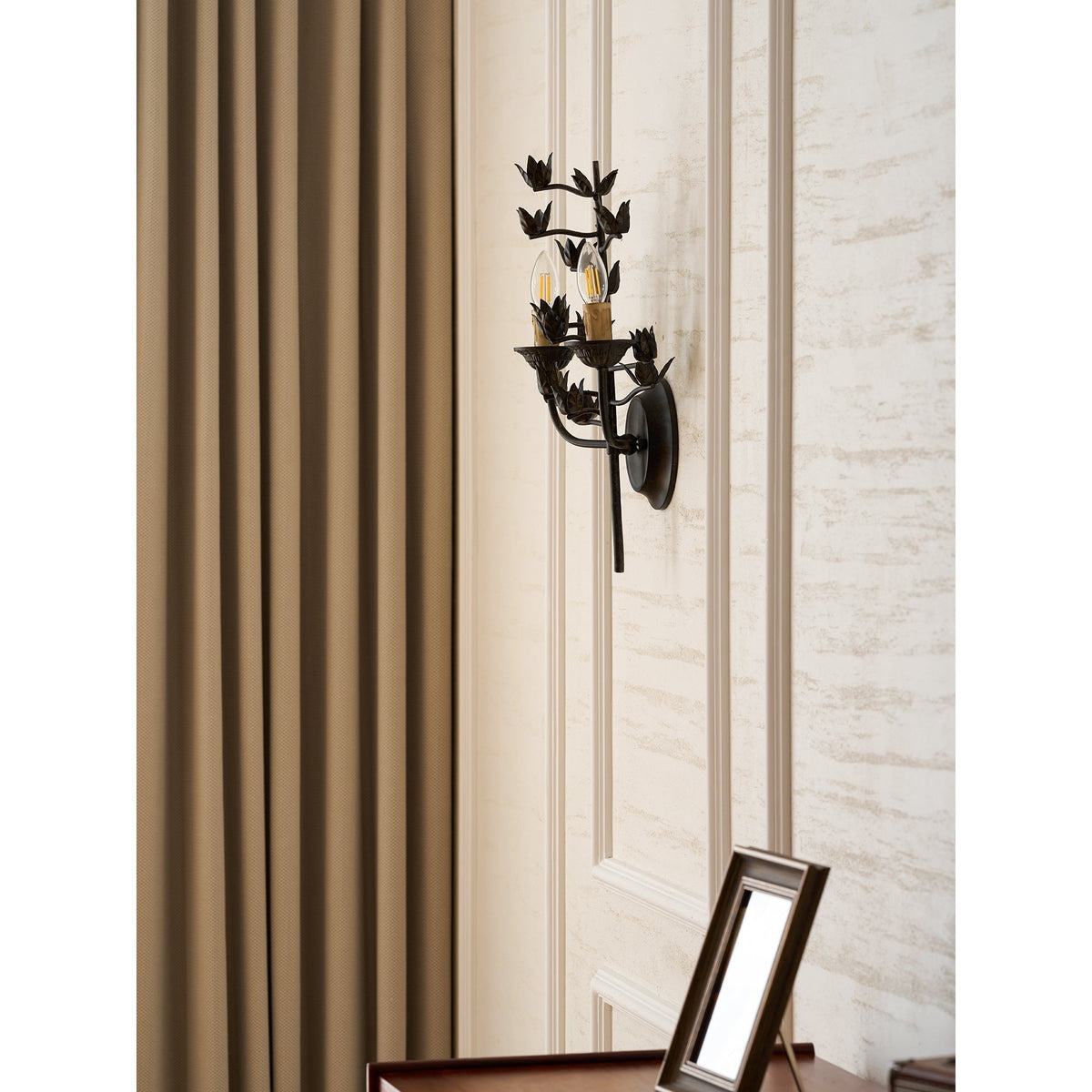 Elaerelia Wall Lamp