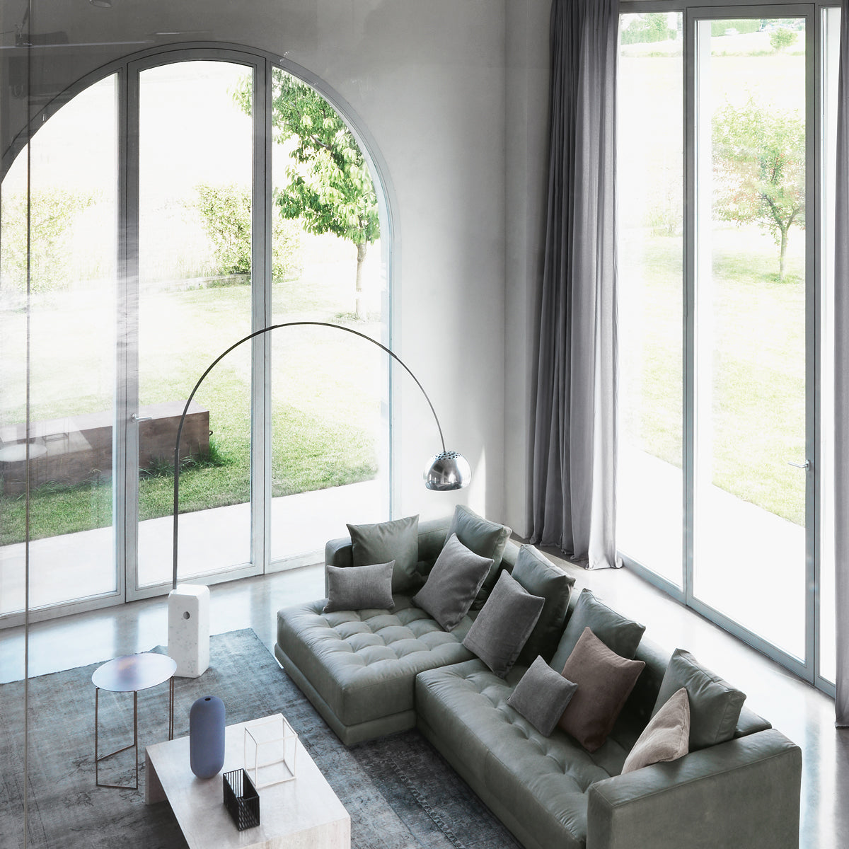 Viraelielle Floor Lamp