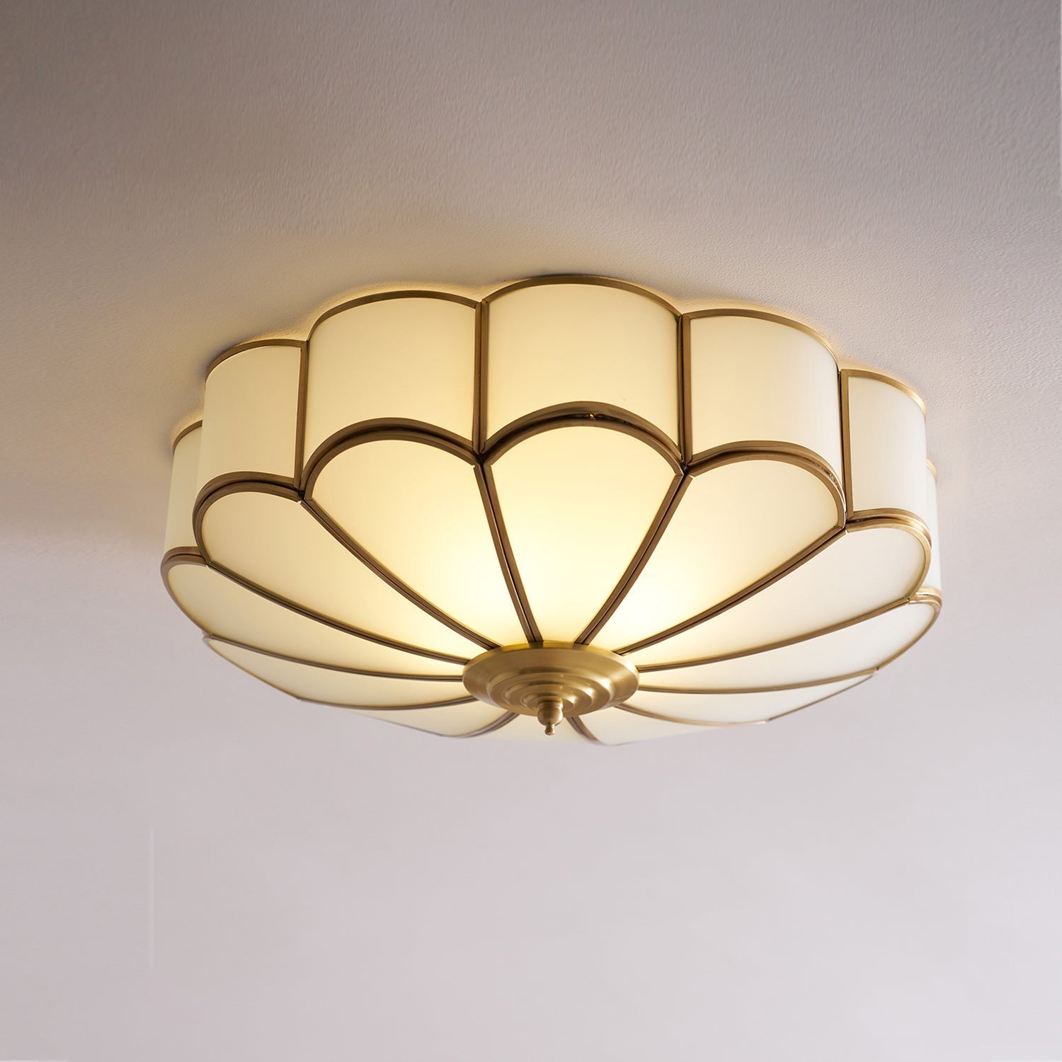 Lustra Ceiling Light Flower Shape Glass Brass - Neutral Decor