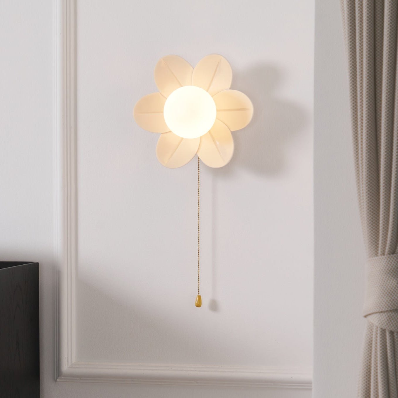 Acroma Nordic Art Flowers Resin Wall Lamp