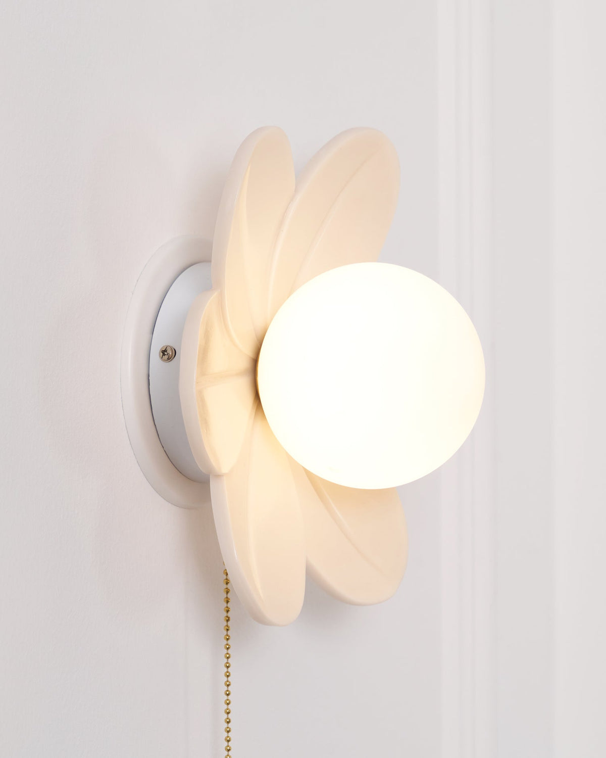 Acroma Nordic Art Flowers Resin Wall Lamp