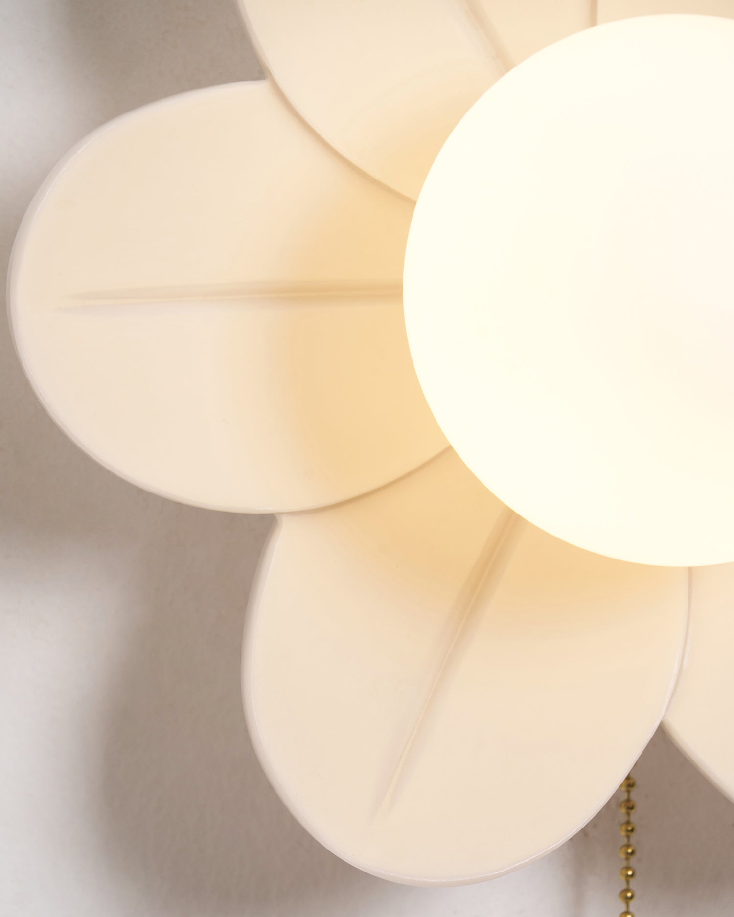 Acroma Nordic Art Flowers Resin Wall Lamp