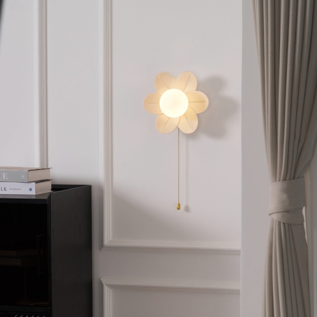 Acroma Nordic Art Flowers Resin Wall Lamp
