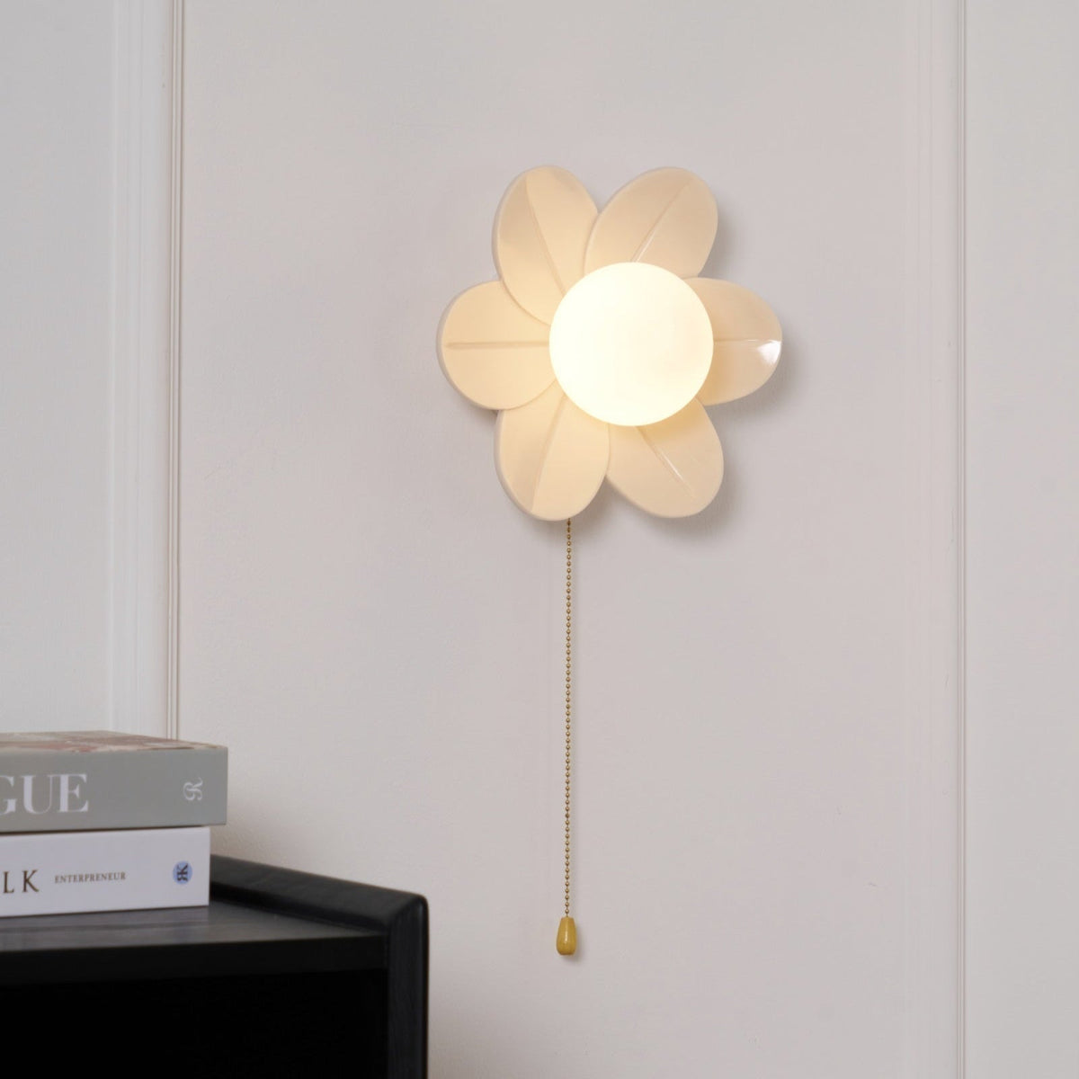 Acroma Nordic Art Flowers Resin Wall Lamp