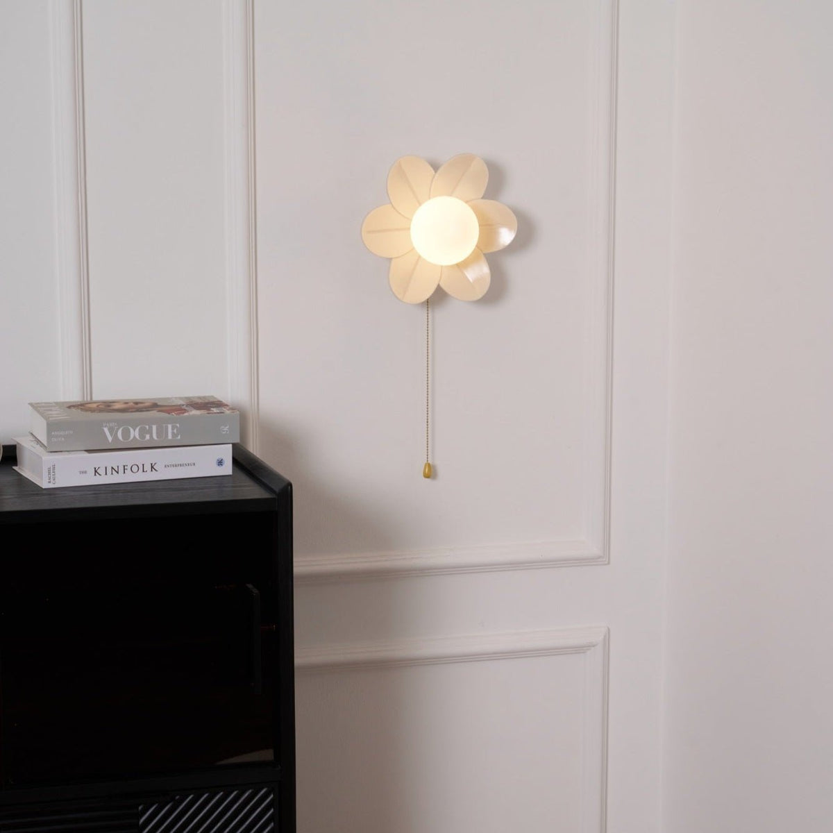 Acroma Nordic Art Flowers Resin Wall Lamp
